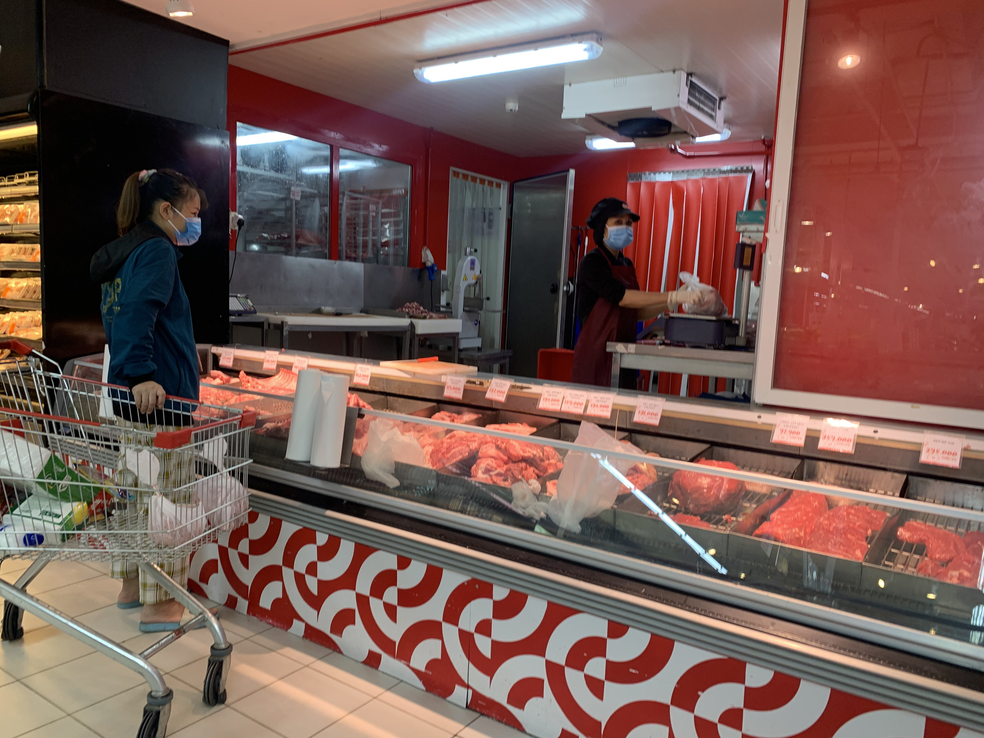 Người dân quận 7 mừng rỡ đi siêu thị, quán ăn liên tục chốt đơn qua app - Ảnh 8. Người dân quận 7 mừng rỡ đi siêu thị, quán ăn liên tục chốt đơn qua app - Ảnh 8.