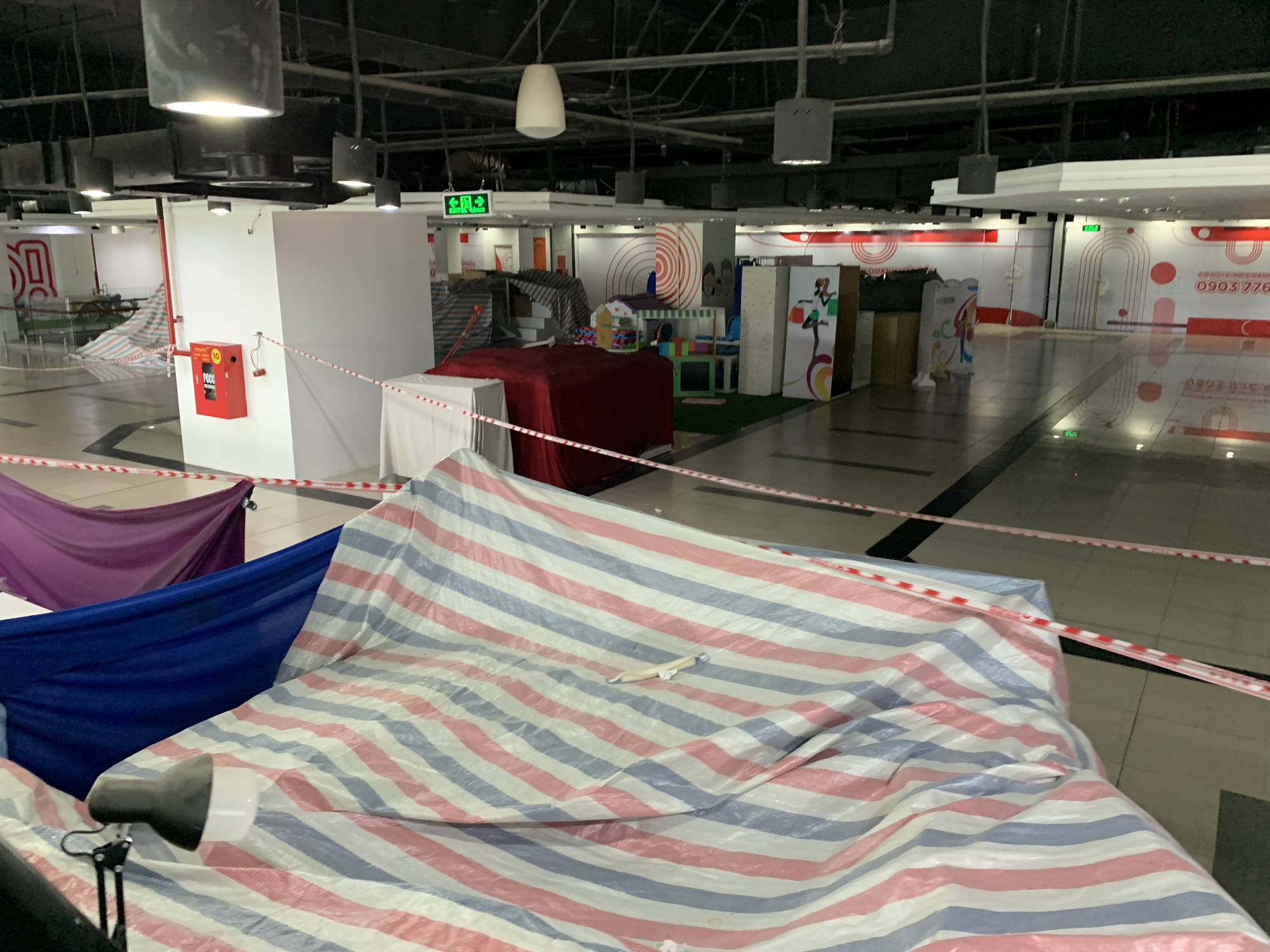 Người dân quận 7 mừng rỡ đi siêu thị, quán ăn liên tục chốt đơn qua app - Ảnh 12. Người dân quận 7 mừng rỡ đi siêu thị, quán ăn liên tục chốt đơn qua app - Ảnh 12.