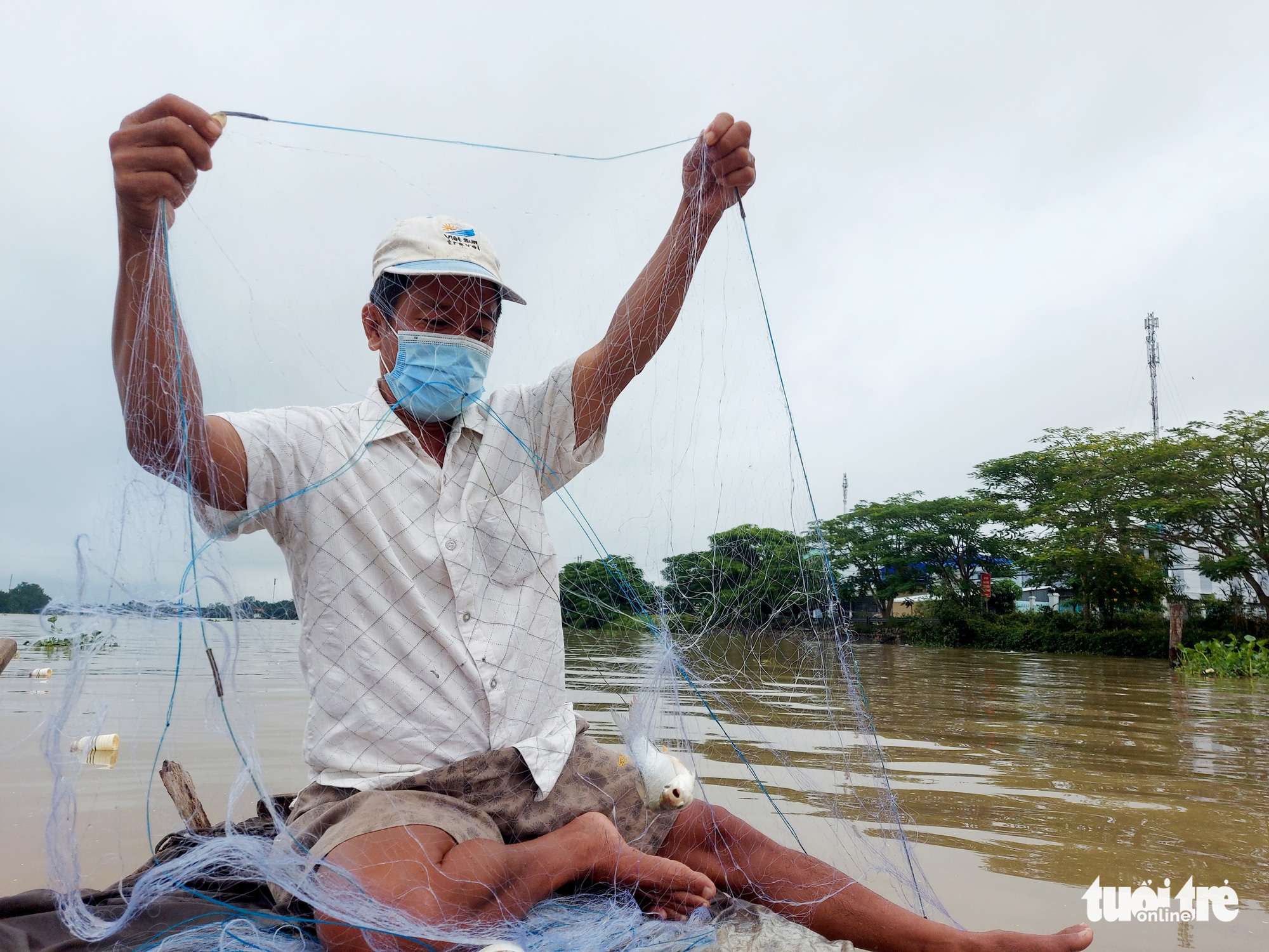 Dân vùng ven Cần Thơ vui mừng thả lưới, câu cá sau 2 tháng ở nhà - Ảnh 1. Dân vùng ven Cần Thơ vui mừng thả lưới, câu cá sau 2 tháng ở nhà - Ảnh 1.