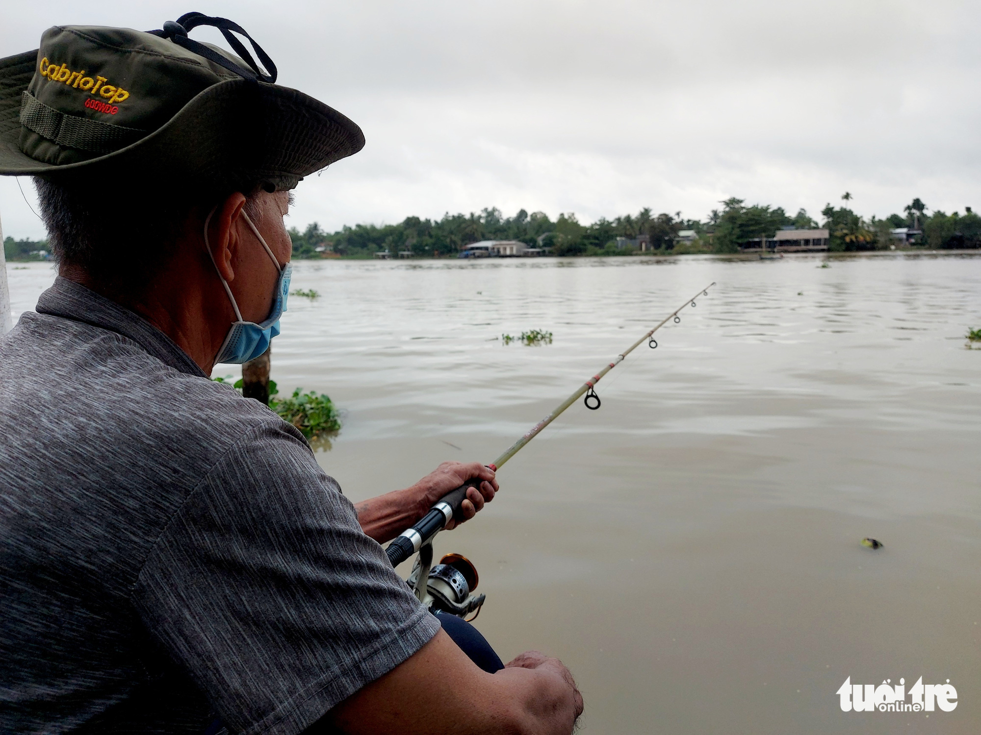 Dân vùng ven Cần Thơ vui mừng thả lưới, câu cá sau 2 tháng ở nhà - Ảnh 3. Dân vùng ven Cần Thơ vui mừng thả lưới, câu cá sau 2 tháng ở nhà - Ảnh 3.