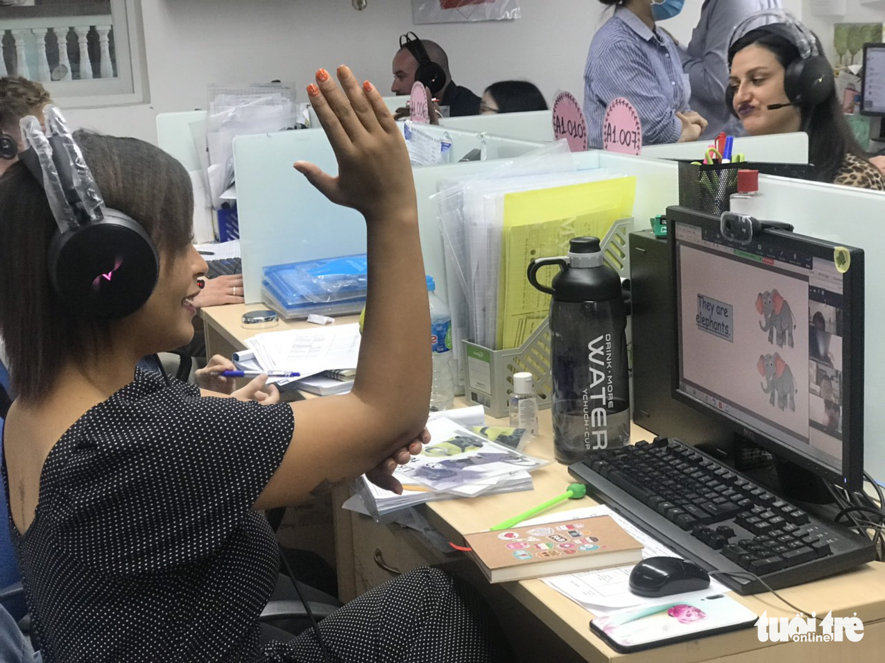 Học phí tiếng Anh tích hợp: Đốm lửa từ chuyện học online - Ảnh 1. Học phí tiếng Anh tích hợp: Đốm lửa từ chuyện học online - Ảnh 1.