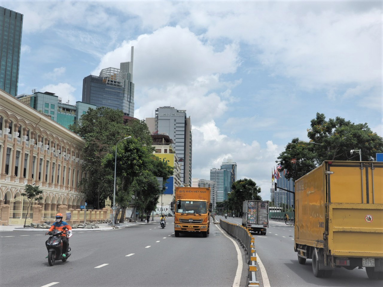 Tăng tốc mở rộng vùng xanh an toàn trên bản đồ COVID-19 - Ảnh 1. Tăng tốc mở rộng vùng xanh an toàn trên bản đồ COVID-19 - Ảnh 1.