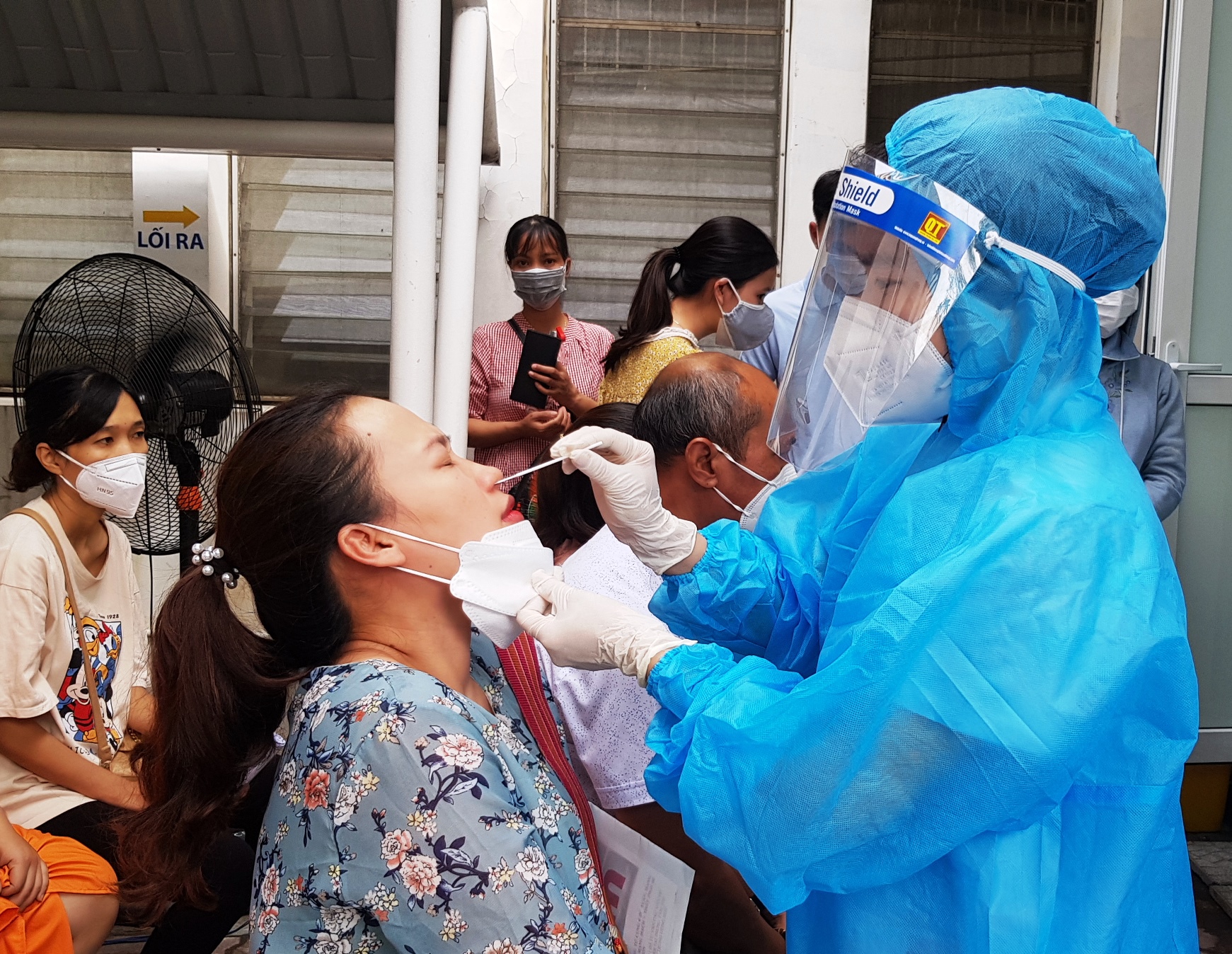 Thừa Thiên Huế cách ly tập trung 7 ngày với người từ vùng dịch về đã tiêm đủ 2 mũi vắc xin - Ảnh 1. Thừa Thiên Huế cách ly tập trung 7 ngày với người từ vùng dịch về đã tiêm đủ 2 mũi vắc xin - Ảnh 1.