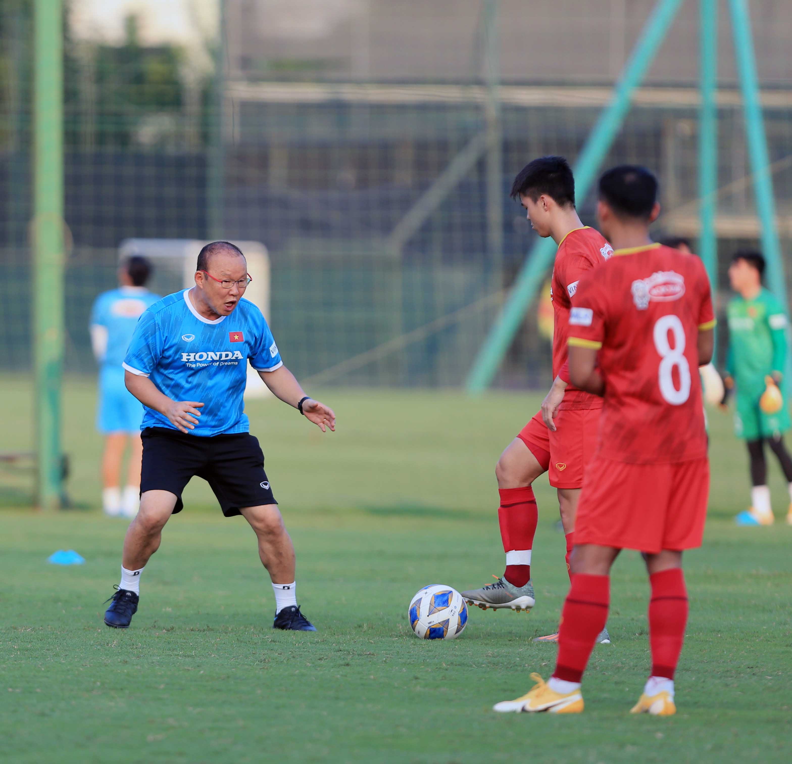 Dẫn dắt đội tuyển quốc gia lẫn U22 Việt Nam: Ông Park căng mình trên các mặt trận - Ảnh 1. Dẫn dắt đội tuyển quốc gia lẫn U22 Việt Nam: Ông Park căng mình trên các mặt trận - Ảnh 1.