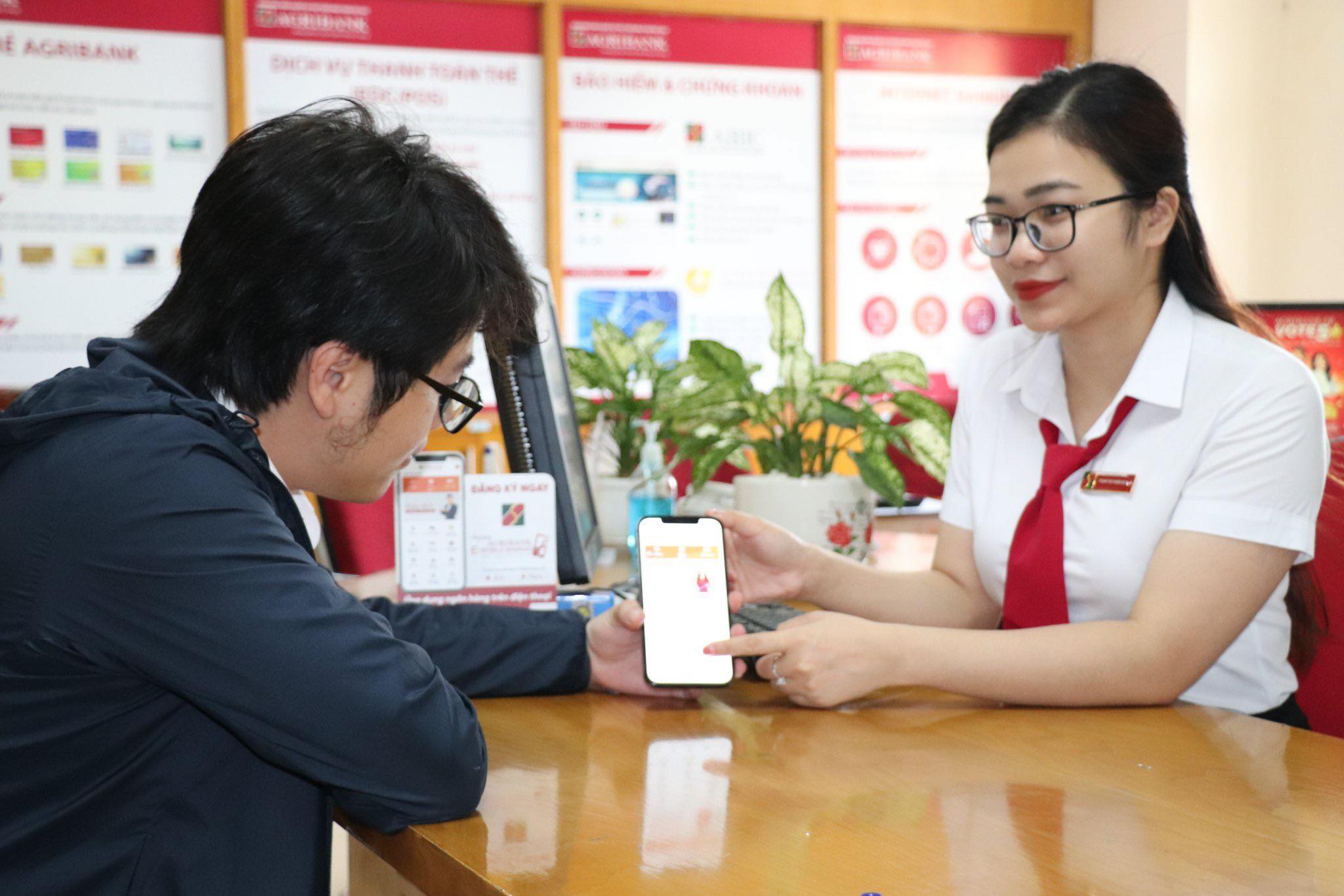 Quảng Trị: 62% khách hàng lựa chọn phương thức thanh toán tiền điện qua ngân hàng - Ảnh 1. Quảng Trị: 62% khách hàng lựa chọn phương thức thanh toán tiền điện qua ngân hàng - Ảnh 1.