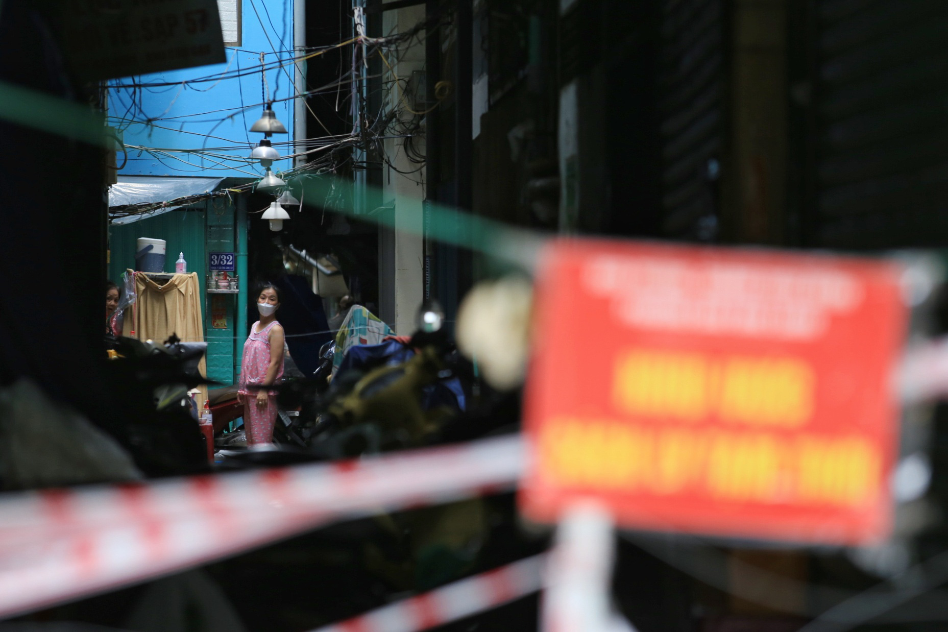 TP.HCM: Vì sao tỉ lệ F0 tại quận 1, quận 4 chiếm đến 7-8% dân số? - Ảnh 1.