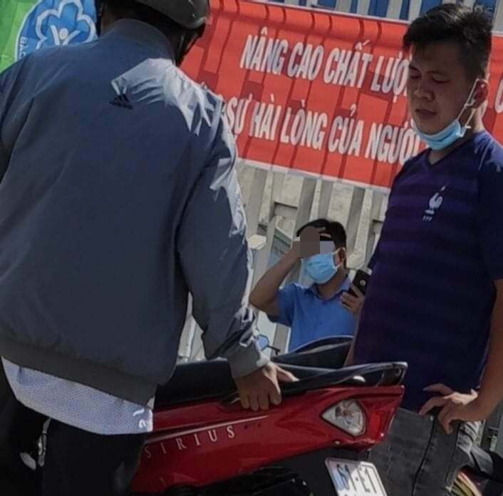 Bình Dương: Khởi tố bác sĩ Trung tâm Y tế Tân Uyên trục lợi từ việc tiêm vắc xin - Ảnh 1. Bình Dương: Khởi tố bác sĩ Trung tâm Y tế Tân Uyên trục lợi từ việc tiêm vắc xin - Ảnh 1.