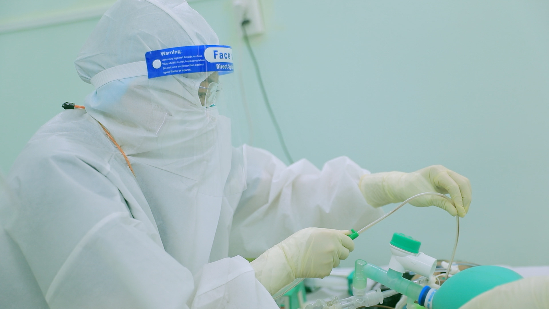 Phim Ranh giới không làm mờ mặt: Thiếu nhân bản hay trân trọng mọi hiện hữu của con người? - Ảnh 2.