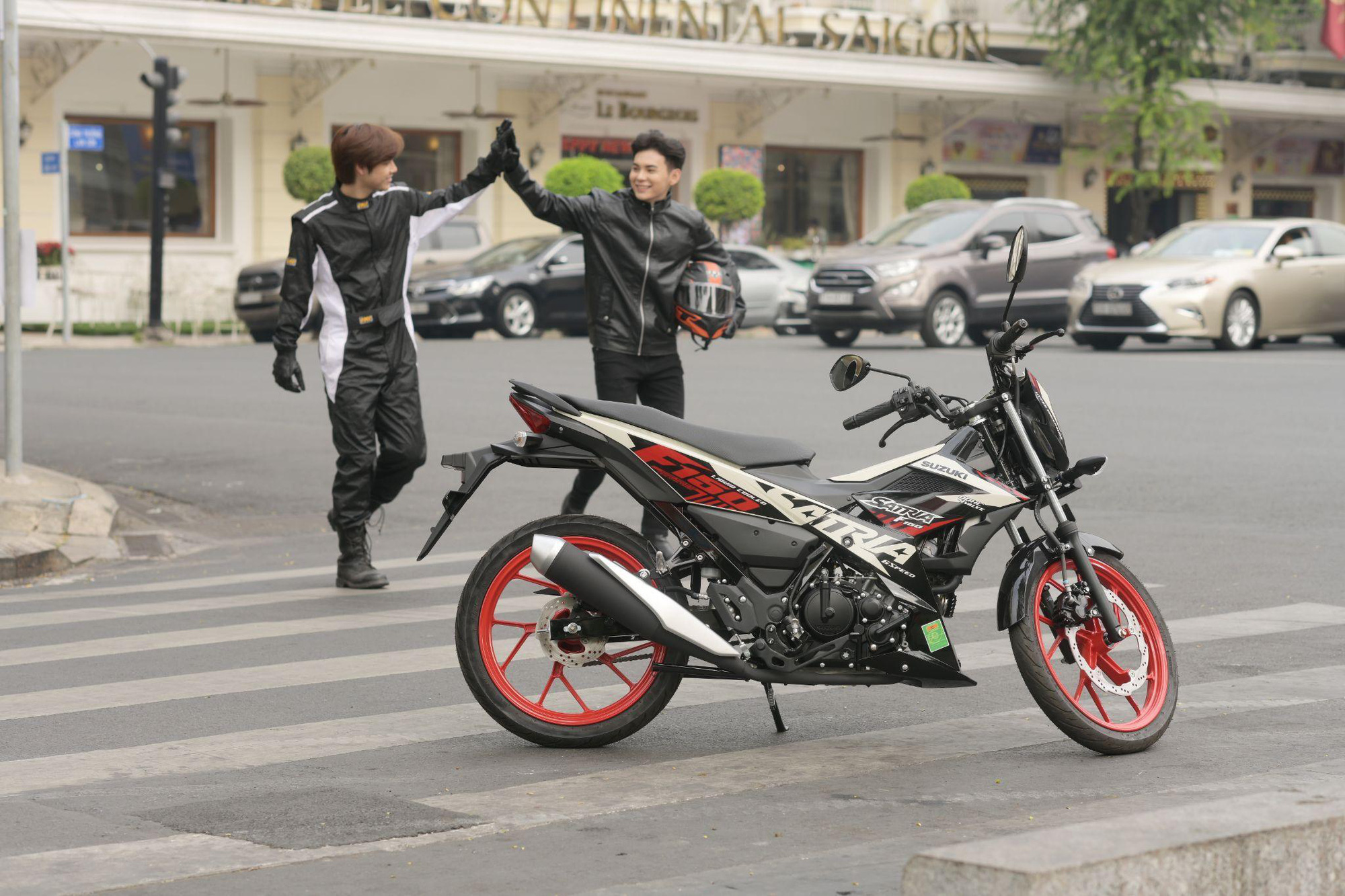Hai mẫu xe máy underbone giàu cảm xúc nhà Suzuki - Ảnh 1. Hai mẫu xe máy underbone giàu cảm xúc nhà Suzuki - Ảnh 1.