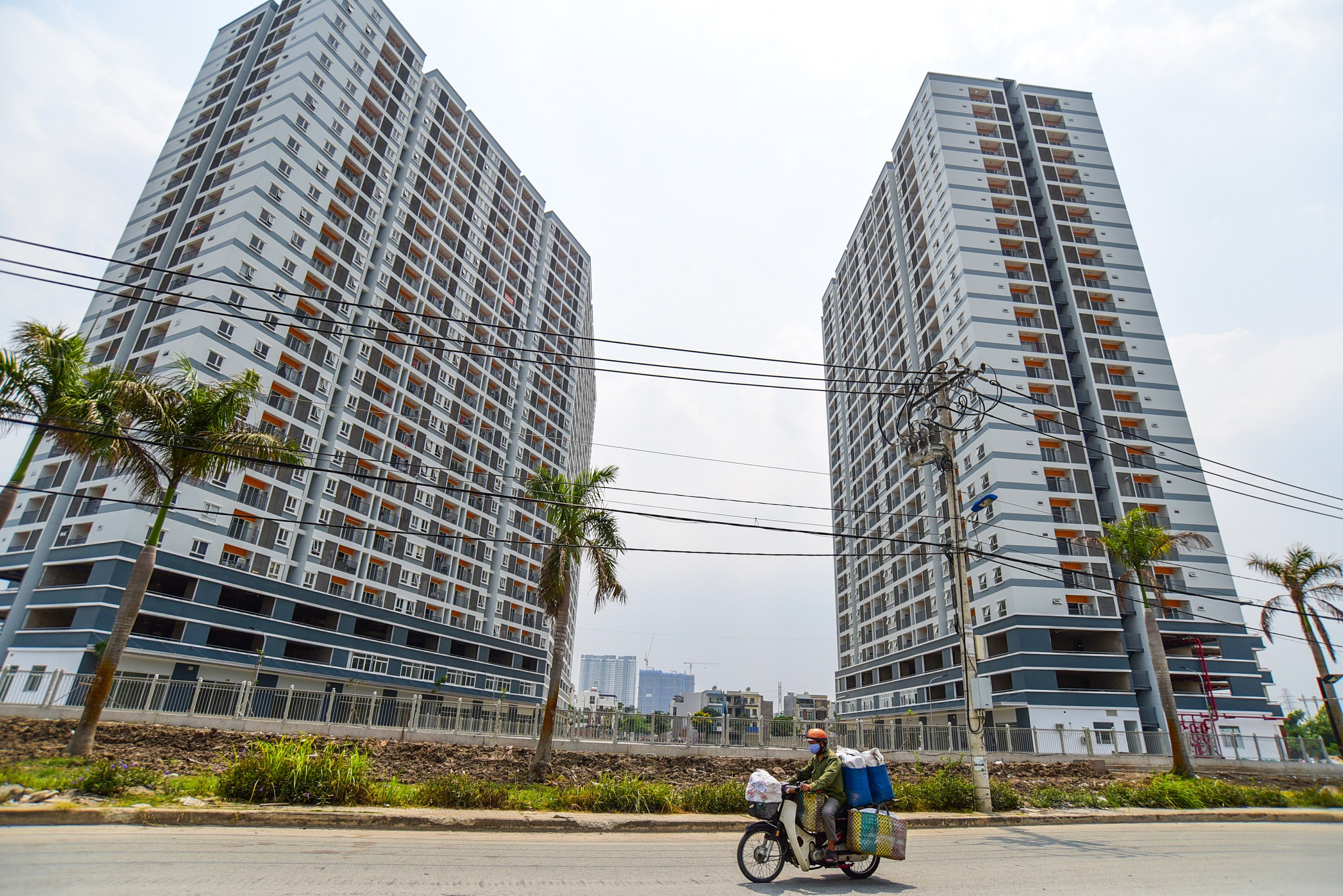 Tọa đàm ‘Đừng để giá nhà đất xa tầm tay người lao động’ - Ảnh 1. Tọa đàm ‘Đừng để giá nhà đất xa tầm tay người lao động’ - Ảnh 1.