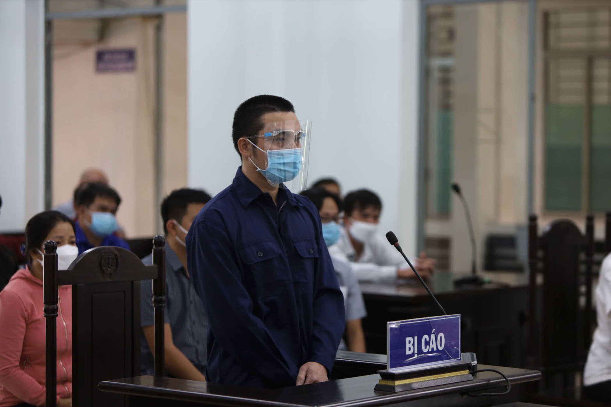 Đâm chết tình địch là bí thư phường, bị phạt 7 năm tù - Ảnh 1. Đâm chết tình địch là bí thư phường, bị phạt 7 năm tù - Ảnh 1.