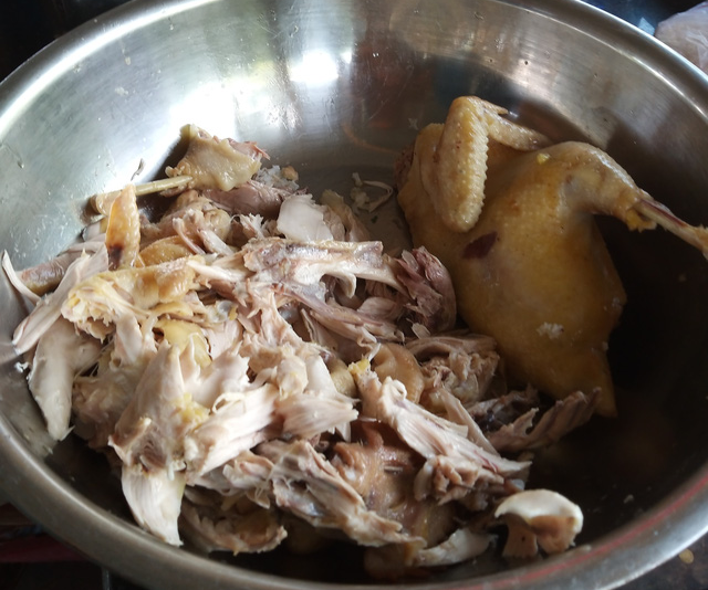 Cá lóc nướng trui, gà luộc xé phay: Món dân dã mà đậm đà hương vị Tết - Ảnh 3. Cá lóc nướng trui, gà luộc xé phay: Món dân dã mà đậm đà hương vị Tết - Ảnh 3.