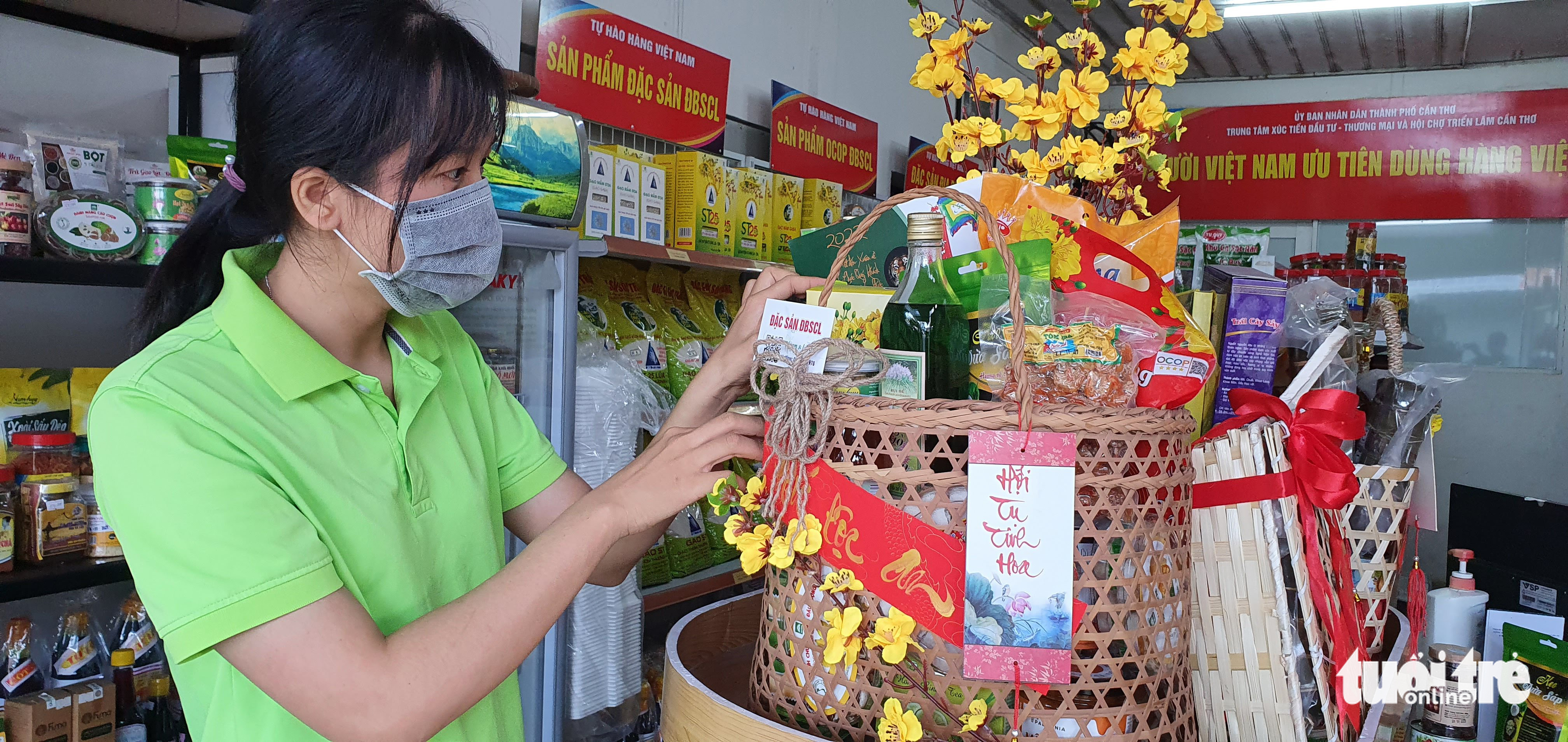 Chợ đặc sản ở miền Tây giờ cũng đua lên mạng - Ảnh 1.