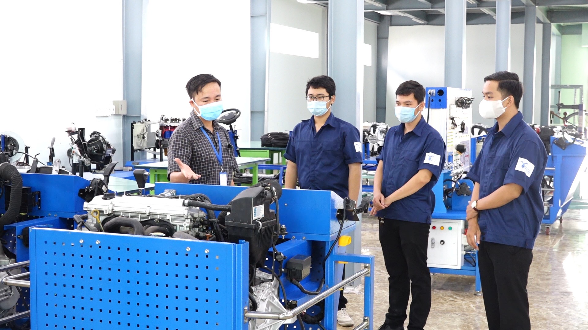 Sinh viên sắp học trực tiếp, trường lại tăng học phí - Ảnh 1. Sinh viên sắp học trực tiếp, trường lại tăng học phí - Ảnh 1.