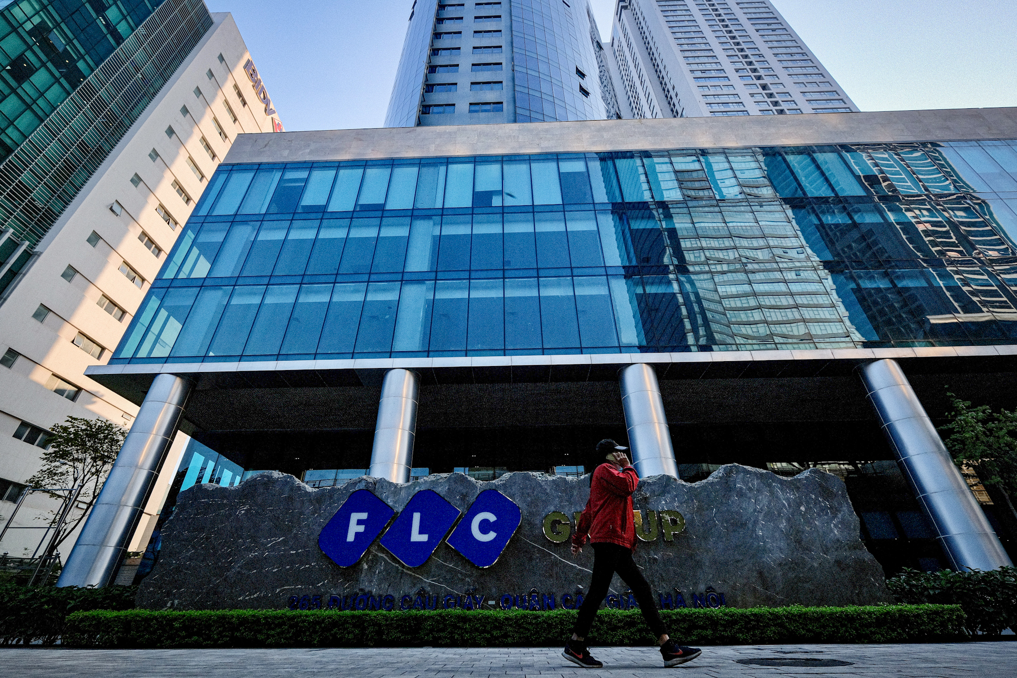 Phạt ông Trịnh Văn Quyết 1,5 tỉ đồng rồi sao nữa? - Ảnh 1. Phạt ông Trịnh Văn Quyết 1,5 tỉ đồng rồi sao nữa? - Ảnh 1.