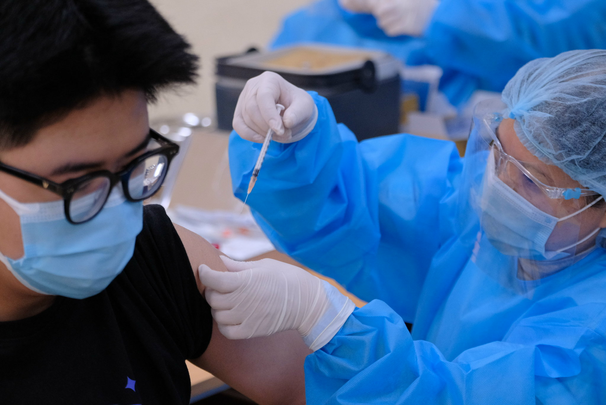 Nữ sinh lớp 9 tử vong sau tiêm vắc xin mũi 2, mũi 1 đã bị sốc phản vệ - Ảnh 1. Nữ sinh lớp 9 tử vong sau tiêm vắc xin mũi 2, mũi 1 đã bị sốc phản vệ - Ảnh 1.