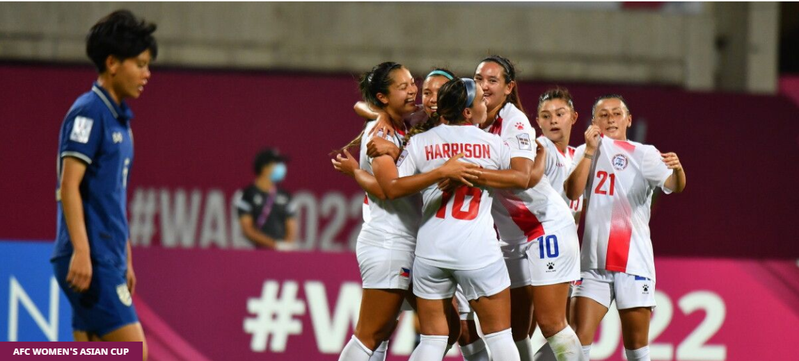 Thủ môn Thái Lan phạm sai lầm khó đỡ tặng Philippines chiến thắng lịch sử - Ảnh 1. Thủ môn Thái Lan phạm sai lầm khó đỡ tặng Philippines chiến thắng lịch sử - Ảnh 1.