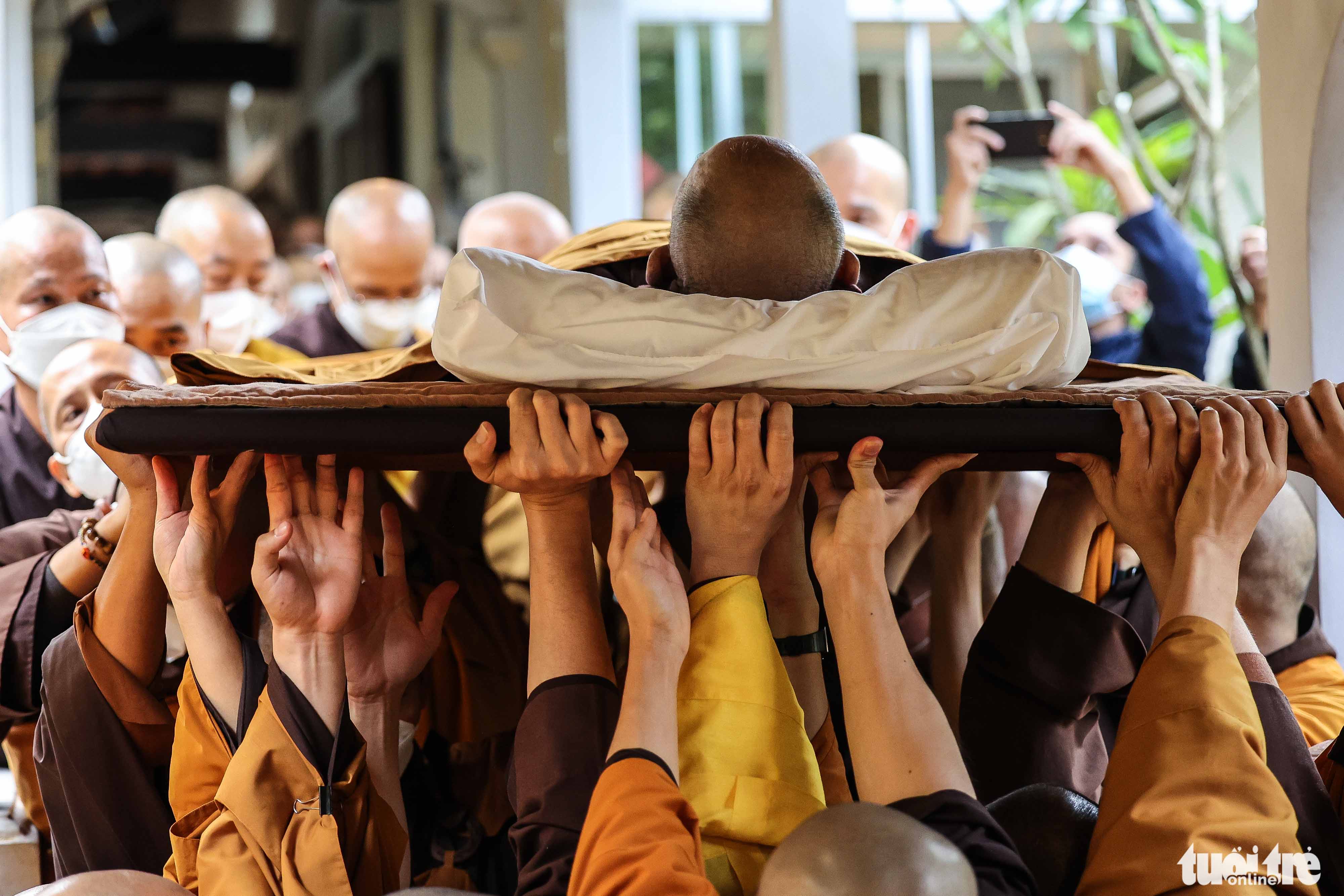 Những hình ảnh tại lễ nhập kim quan Thiền sư Thích Nhất Hạnh - Ảnh 5.