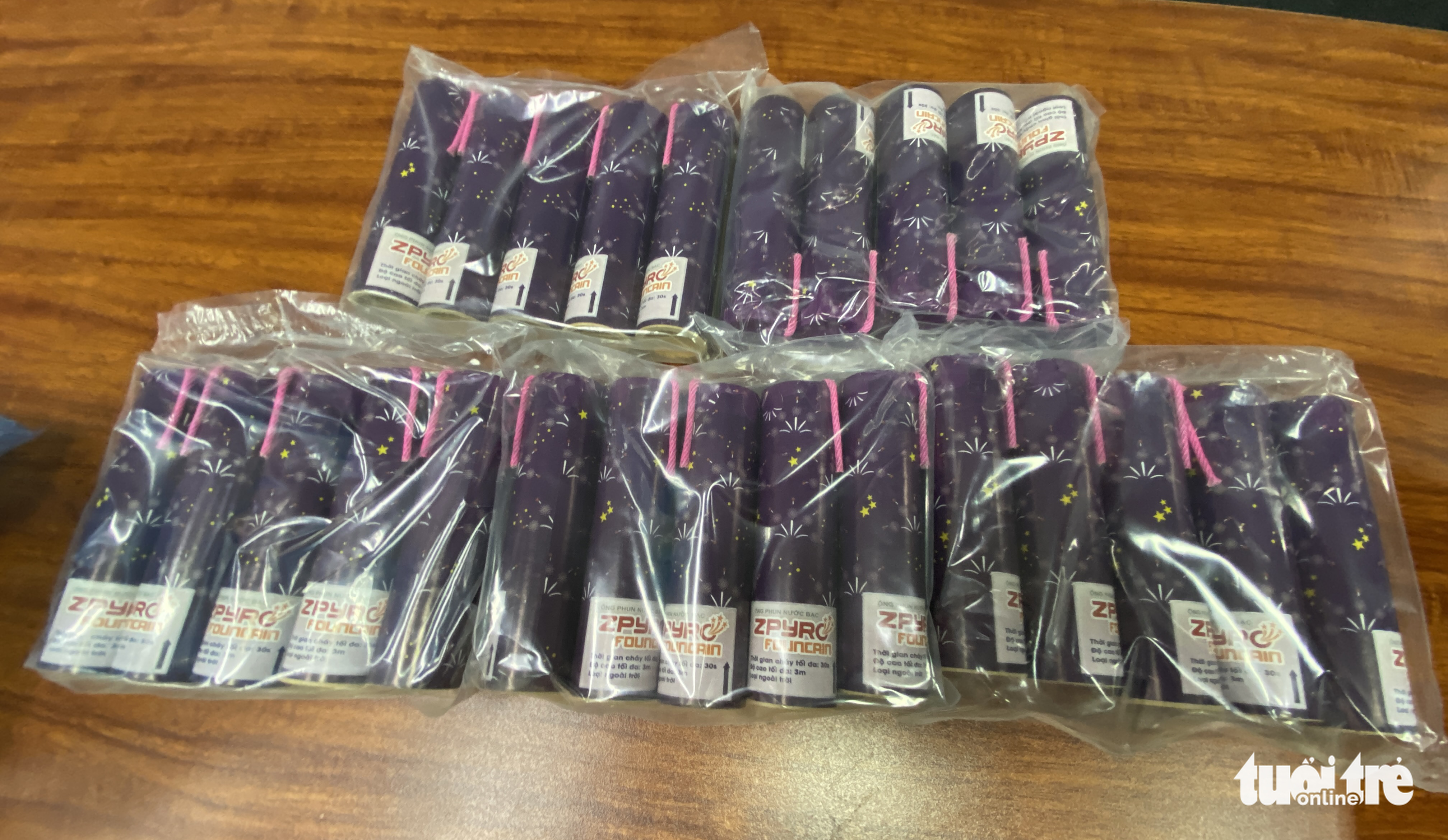 Nhà máy Z121 sản xuất 7.000 giàn phun viên pháo hoa/ngày, đại lý báo cháy hàng - Ảnh 2. Nhà máy Z121 sản xuất 7.000 giàn phun viên pháo hoa/ngày, đại lý báo cháy hàng - Ảnh 2.