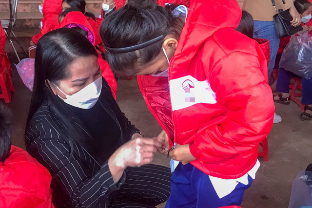 Tết ấm áp cho hàng nghìn trẻ em vùng cao - Ảnh 1. Tết ấm áp cho hàng nghìn trẻ em vùng cao - Ảnh 1.