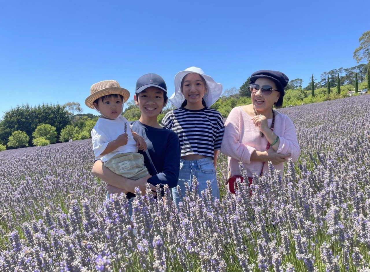 NSND Lệ Thủy sang Úc ăn tết cùng con cháu - Ảnh 1. NSND Lệ Thủy sang Úc ăn tết cùng con cháu - Ảnh 1.