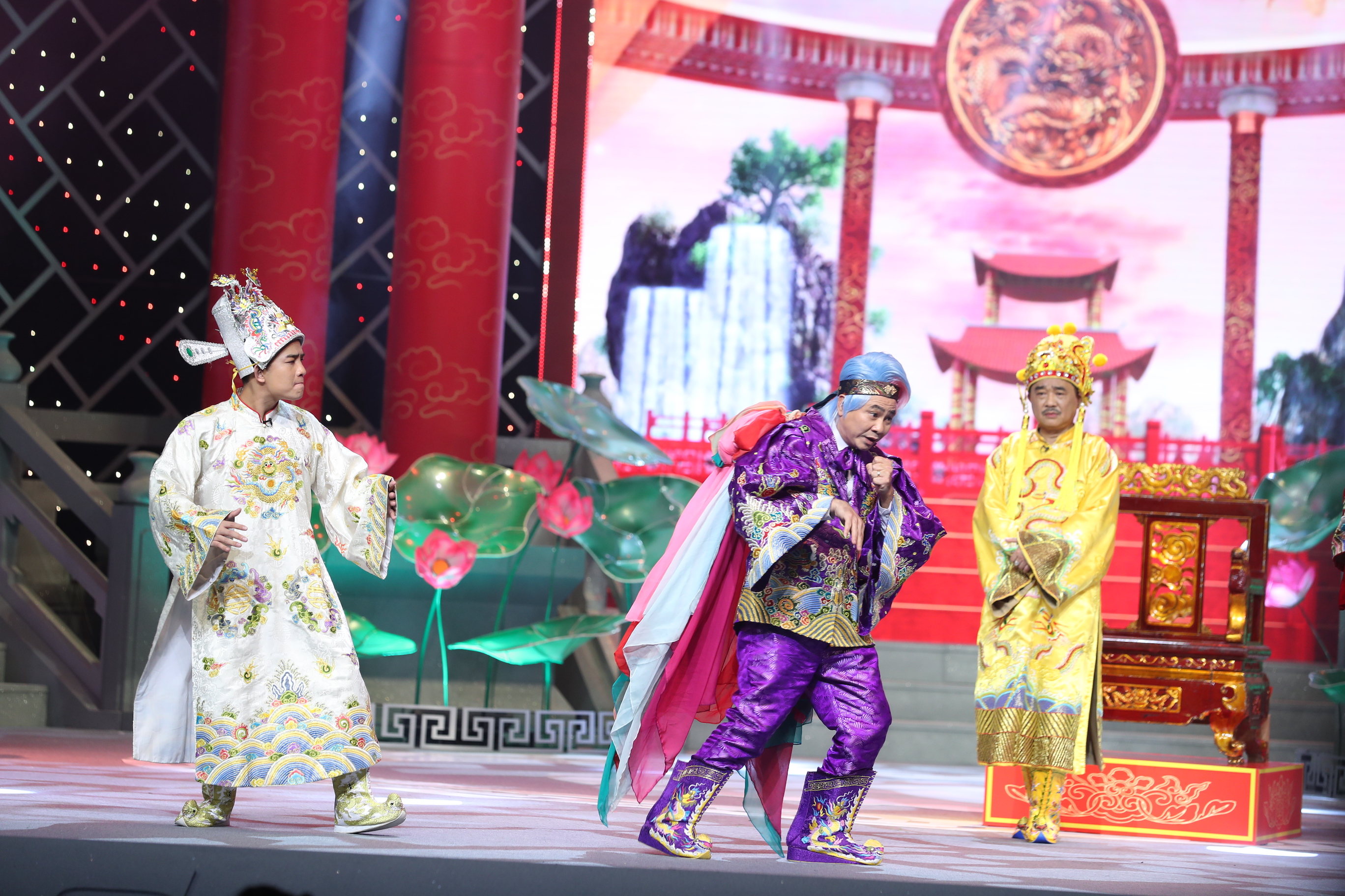 Táo quân Tết Nhâm Dần: Nhắc đủ các từ khóa của năm nhưng vẫn nhạt - Ảnh 4. Táo quân Tết Nhâm Dần: Nhắc đủ các từ khóa của năm nhưng vẫn nhạt - Ảnh 4.