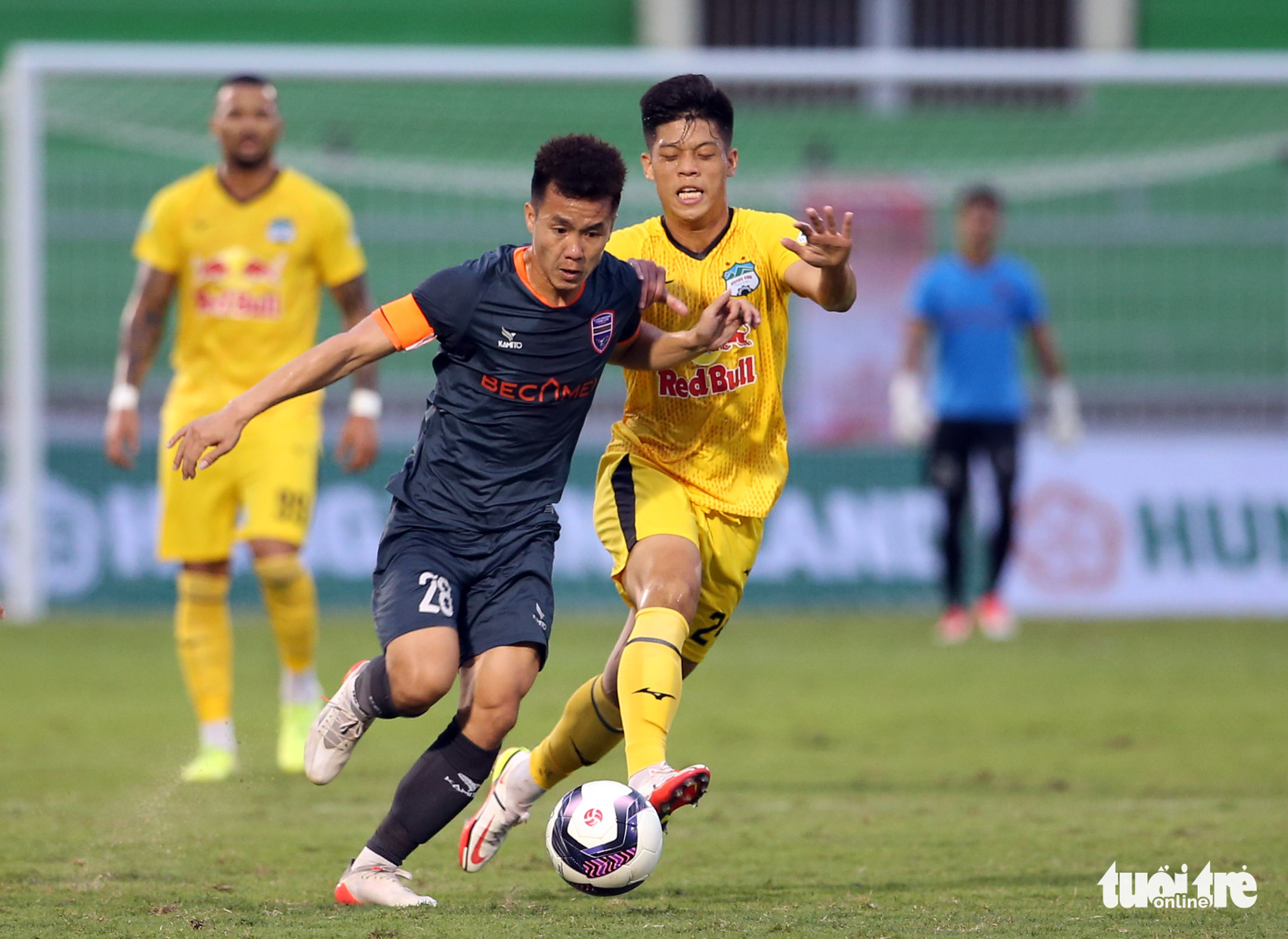 Các ngoại binh giúp HAGL lật ngược thế cờ trước B.Bình Dương - Ảnh 1. Các ngoại binh giúp HAGL lật ngược thế cờ trước B.Bình Dương - Ảnh 1.