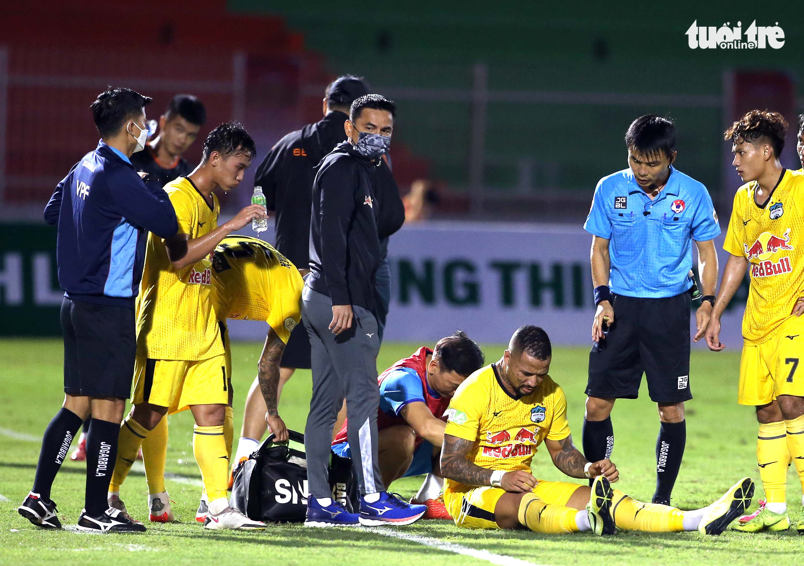 Các ngoại binh giúp HAGL lật ngược thế cờ trước B.Bình Dương - Ảnh 2. Các ngoại binh giúp HAGL lật ngược thế cờ trước B.Bình Dương - Ảnh 2.