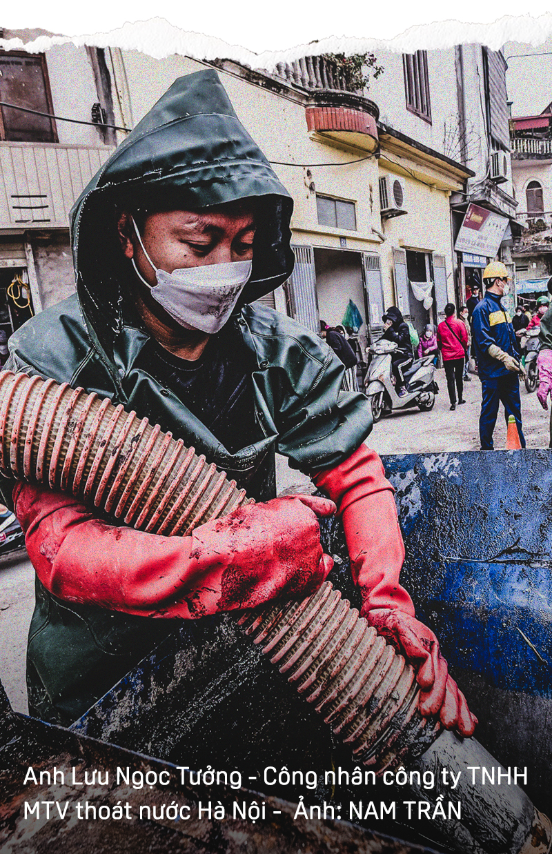 Những công nhân móc cống giữa trời đông - Ảnh 4.