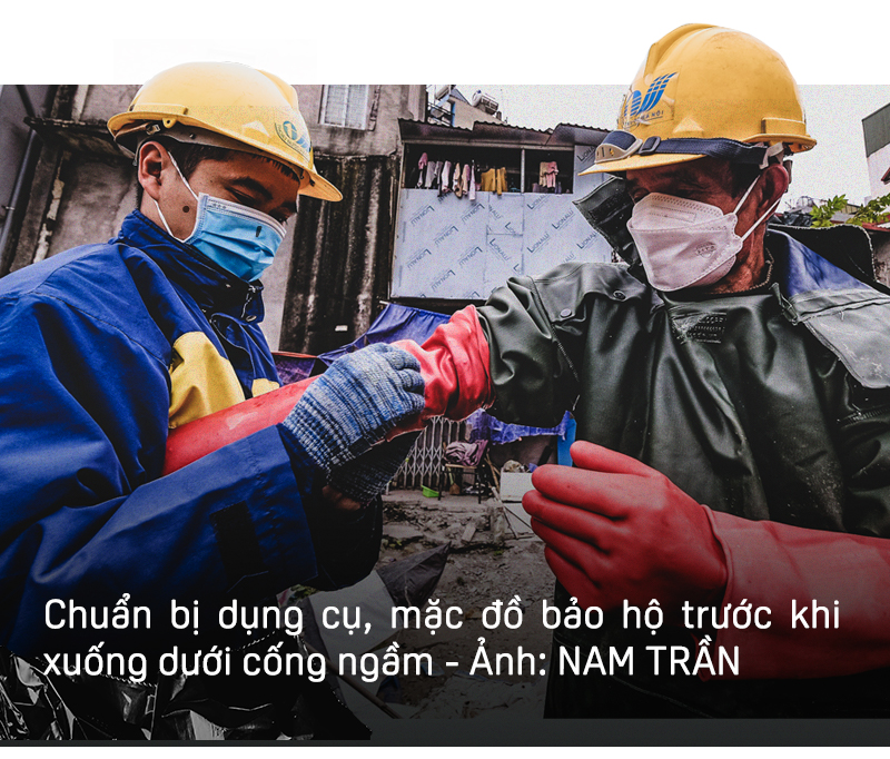 Những công nhân móc cống giữa trời đông - Ảnh 3.