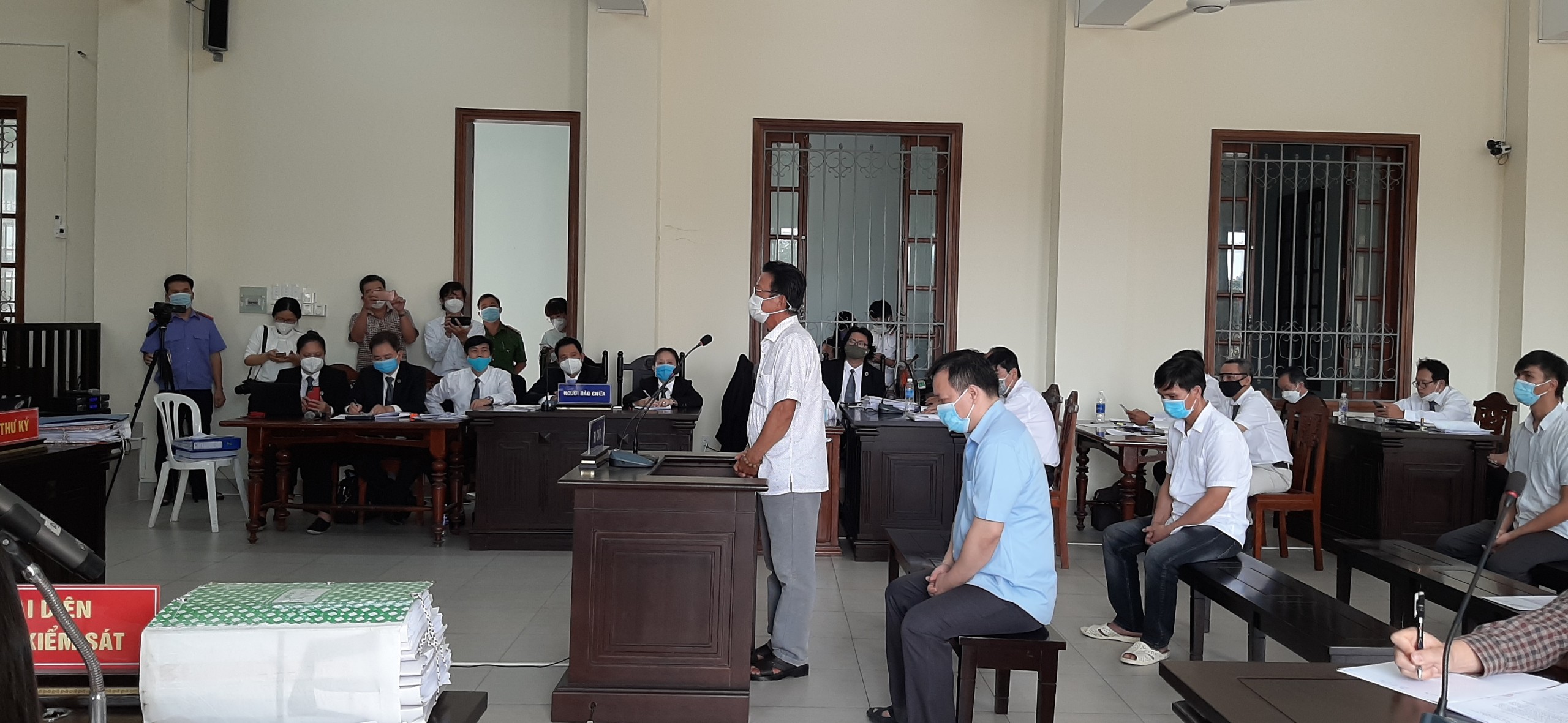 Cựu giám đốc Agribank chi nhánh Cần Thơ bị đề nghị 13 đến 14 năm tù - Ảnh 1. Cựu giám đốc Agribank chi nhánh Cần Thơ bị đề nghị 13 đến 14 năm tù - Ảnh 1.