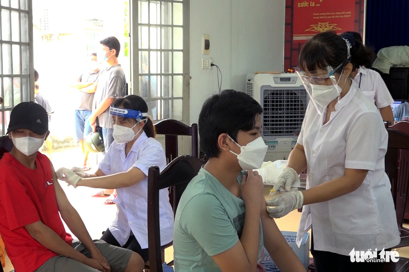 Tin sáng 6-1: Tốc độ lây của Omicron gấp 7 lần ở nhóm chưa tiêm vắc xin, gấp 3 lần ở nhóm tiêm đủ - Ảnh 3.