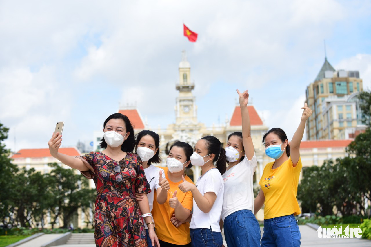 Trở thành vùng xanh, người từ TP.HCM về quê có bị cách ly? - Ảnh 1. Trở thành vùng xanh, người từ TP.HCM về quê có bị cách ly? - Ảnh 1.