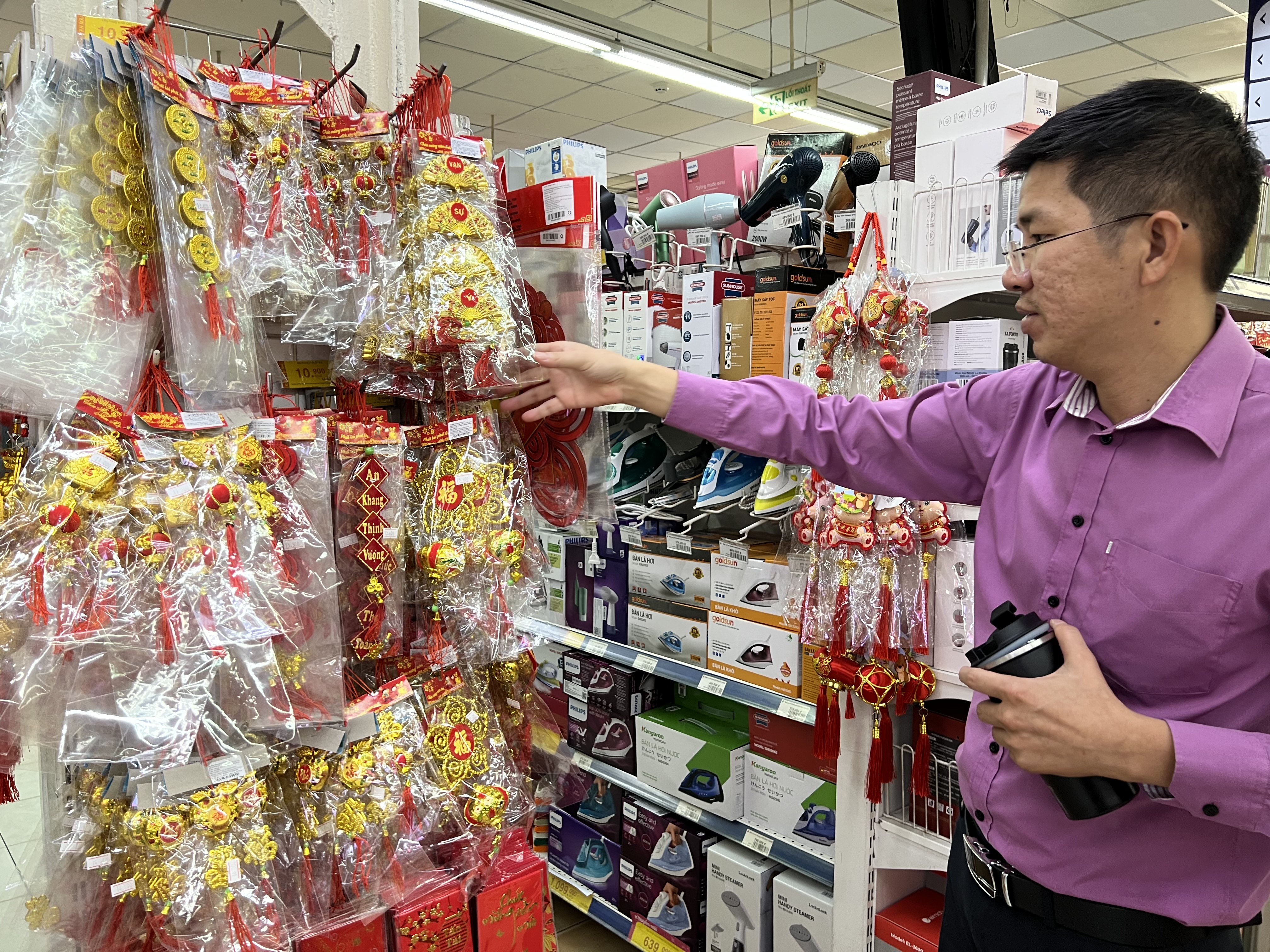 Nhộn nhịp tân trang nhà đón Tết - Ảnh 1. Nhộn nhịp tân trang nhà đón Tết - Ảnh 1.