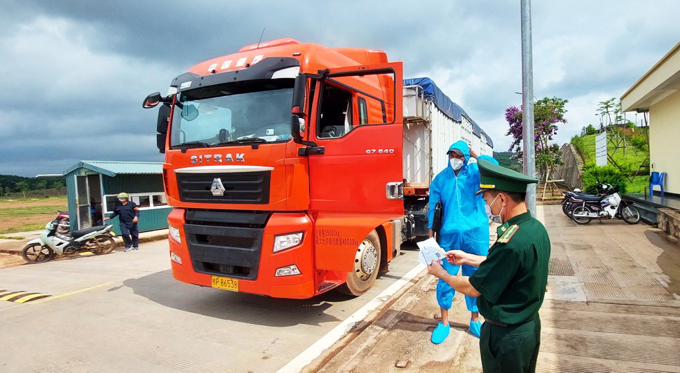 Chộn rộn bán nông sản qua Trung Quốc - Ảnh 1. Chộn rộn bán nông sản qua Trung Quốc - Ảnh 1.