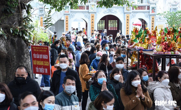 Nhiều nơi đã mở đền chùa nhưng các di tích ở Hà Nội vẫn… chờ - Ảnh 1. Nhiều nơi đã mở đền chùa nhưng các di tích ở Hà Nội vẫn… chờ - Ảnh 1.