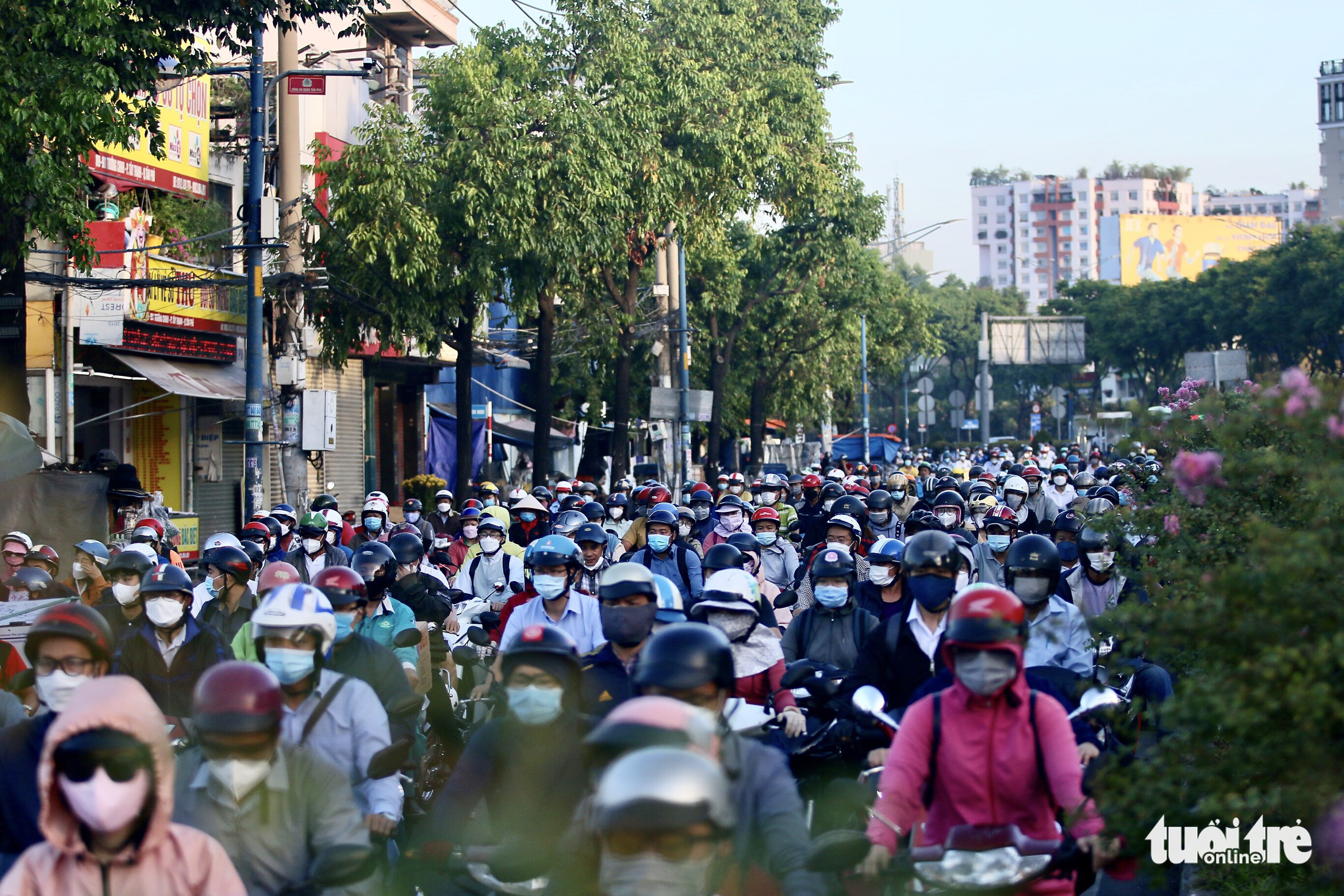 TP.HCM: Học sinh, sinh viên đi học, lại đông như bình thường cũ - Ảnh 2. TP.HCM: Học sinh, sinh viên đi học, lại đông như bình thường cũ - Ảnh 2.