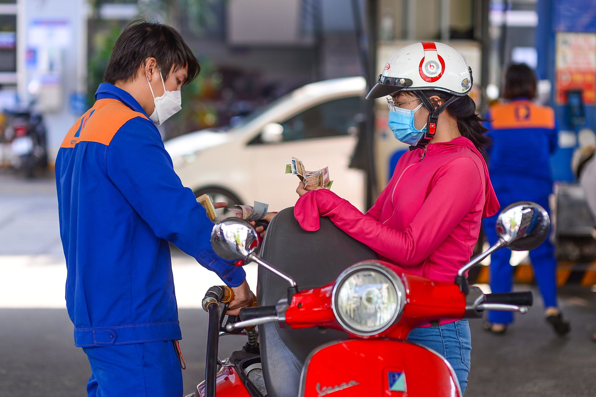 71 cây xăng ở TP.HCM tăng giờ bán - Ảnh 1. 71 cây xăng ở TP.HCM tăng giờ bán - Ảnh 1.