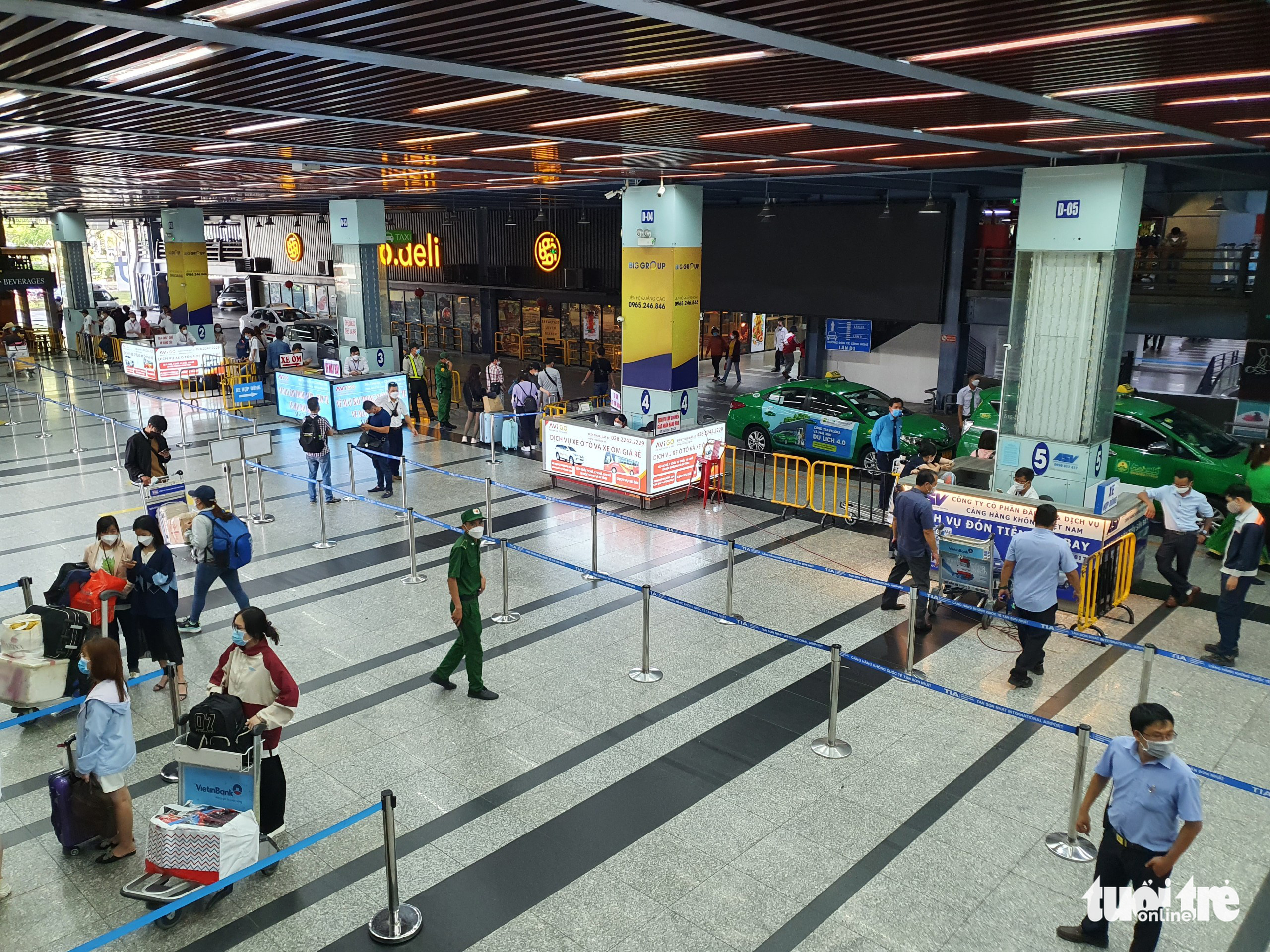 Đưa vào khai thác làn xe công nghệ ở Tân Sơn Nhất, khách đón xe như thế nào? - Ảnh 2.