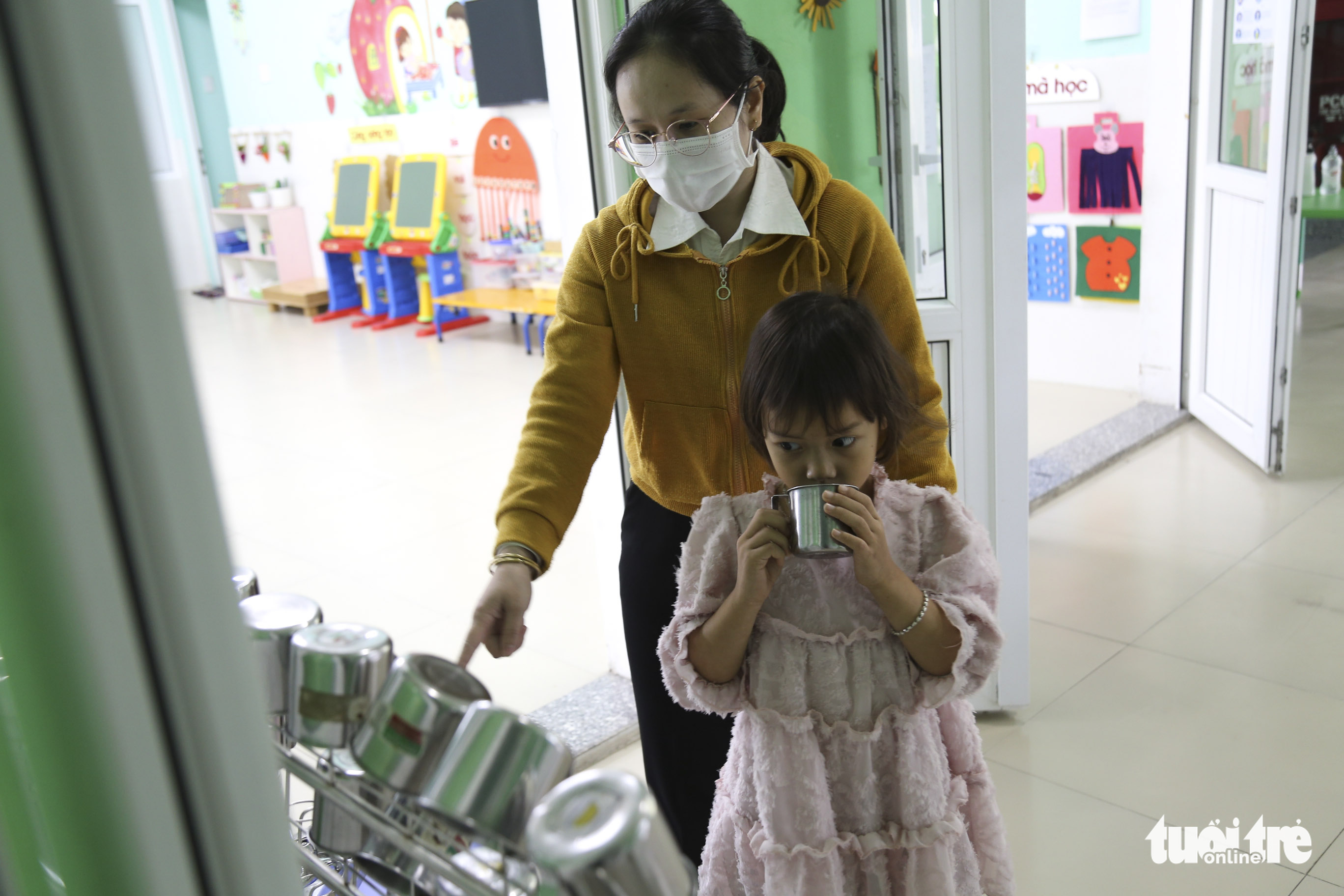 Tiểu học, mầm non Đà Nẵng mở cửa, học sinh vắng khá nhiều do phụ huynh chưa yên tâm - Ảnh 10. Tiểu học, mầm non Đà Nẵng mở cửa, học sinh vắng khá nhiều do phụ huynh chưa yên tâm - Ảnh 10.