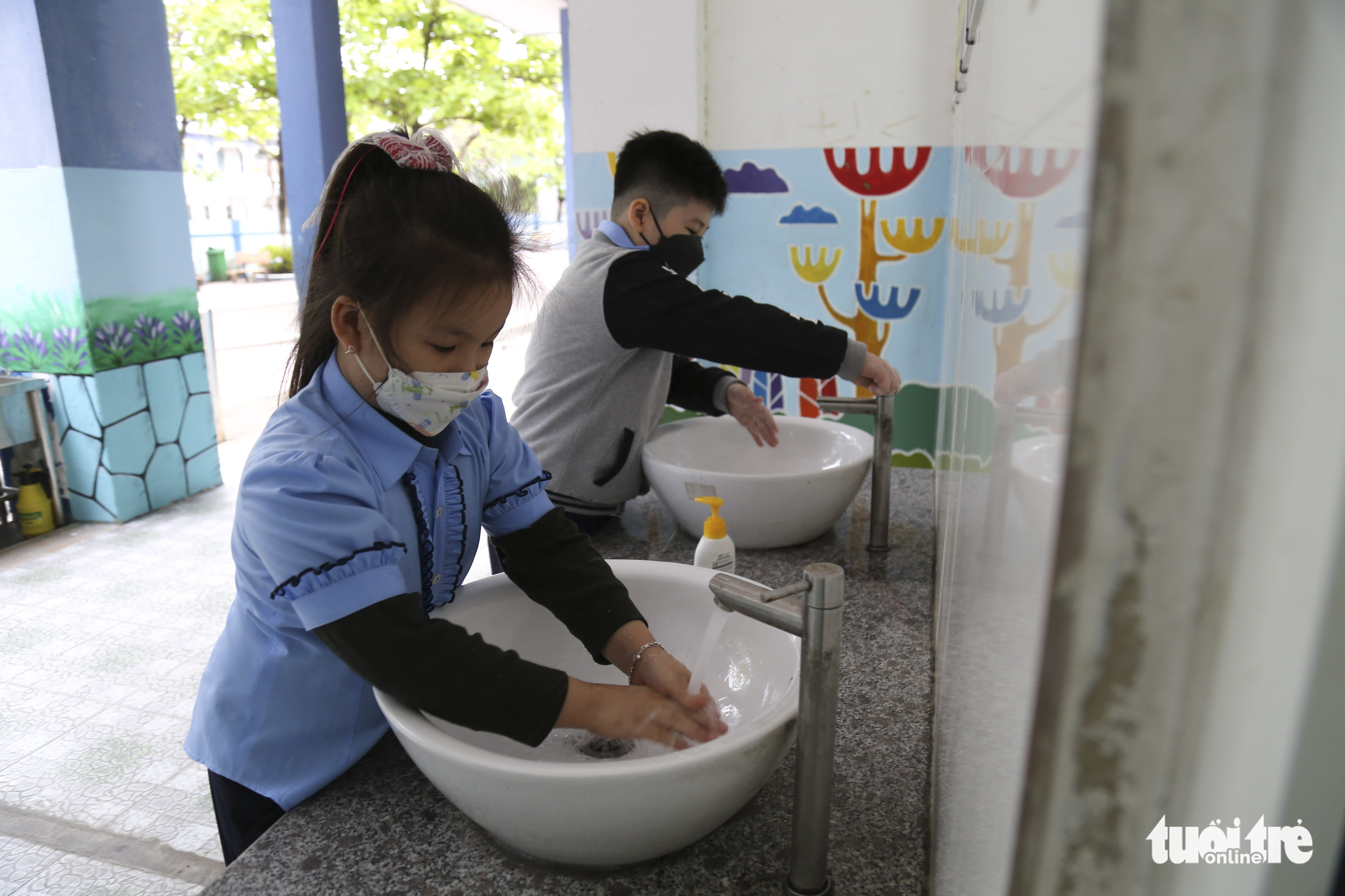 Tiểu học, mầm non Đà Nẵng mở cửa, học sinh vắng khá nhiều do phụ huynh chưa yên tâm - Ảnh 4. Tiểu học, mầm non Đà Nẵng mở cửa, học sinh vắng khá nhiều do phụ huynh chưa yên tâm - Ảnh 4.