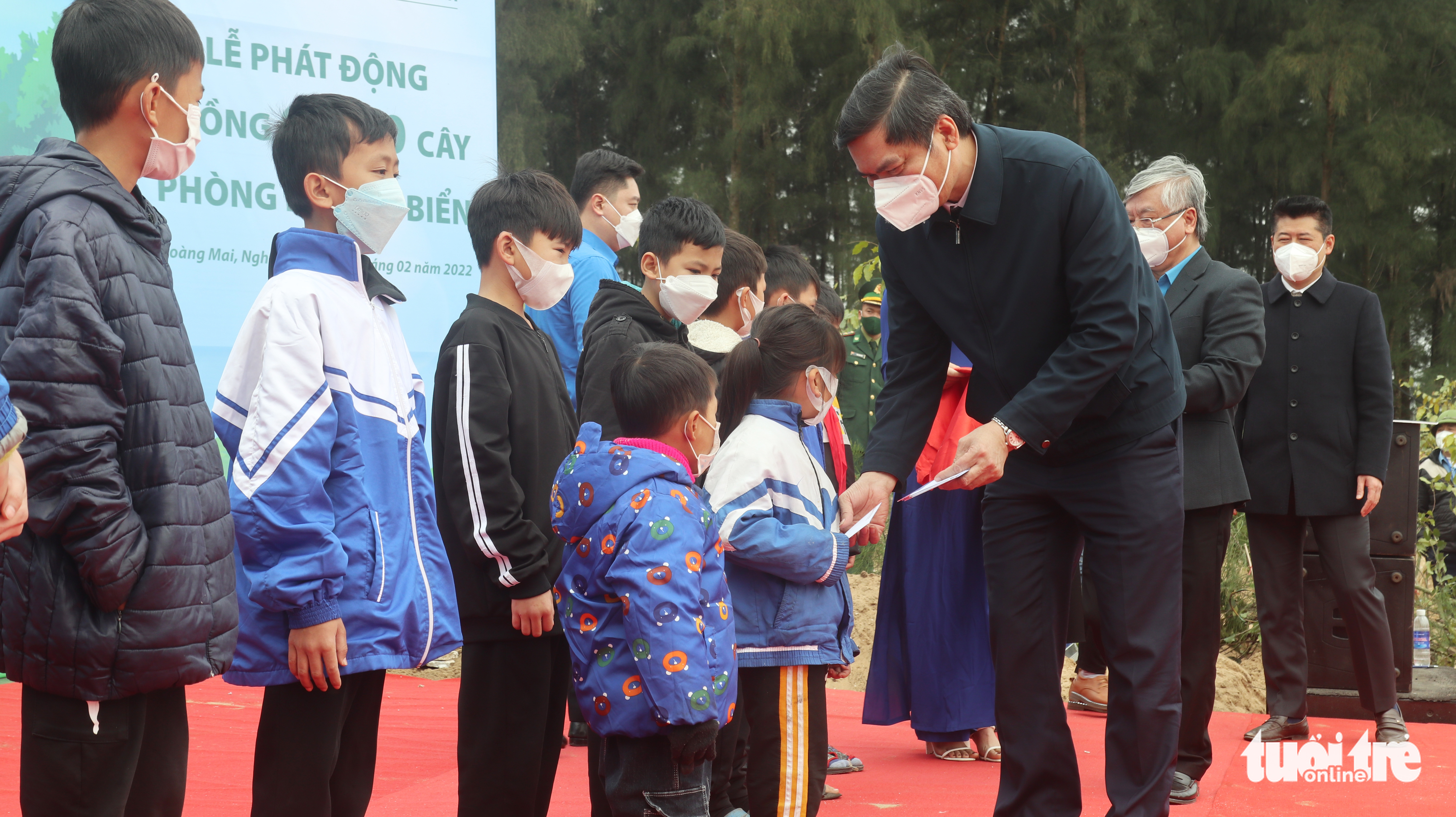 Trồng 6.500 cây phòng hộ ven biển ở Nghệ An - Ảnh 2. Trồng 6.500 cây phòng hộ ven biển ở Nghệ An - Ảnh 2.