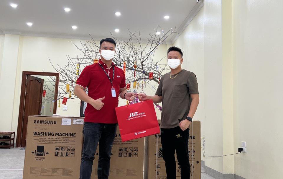 J&T Express và cú chuyển mình sau dịch COVID-19 - Ảnh 2. J&T Express và cú chuyển mình sau dịch COVID-19 - Ảnh 2.