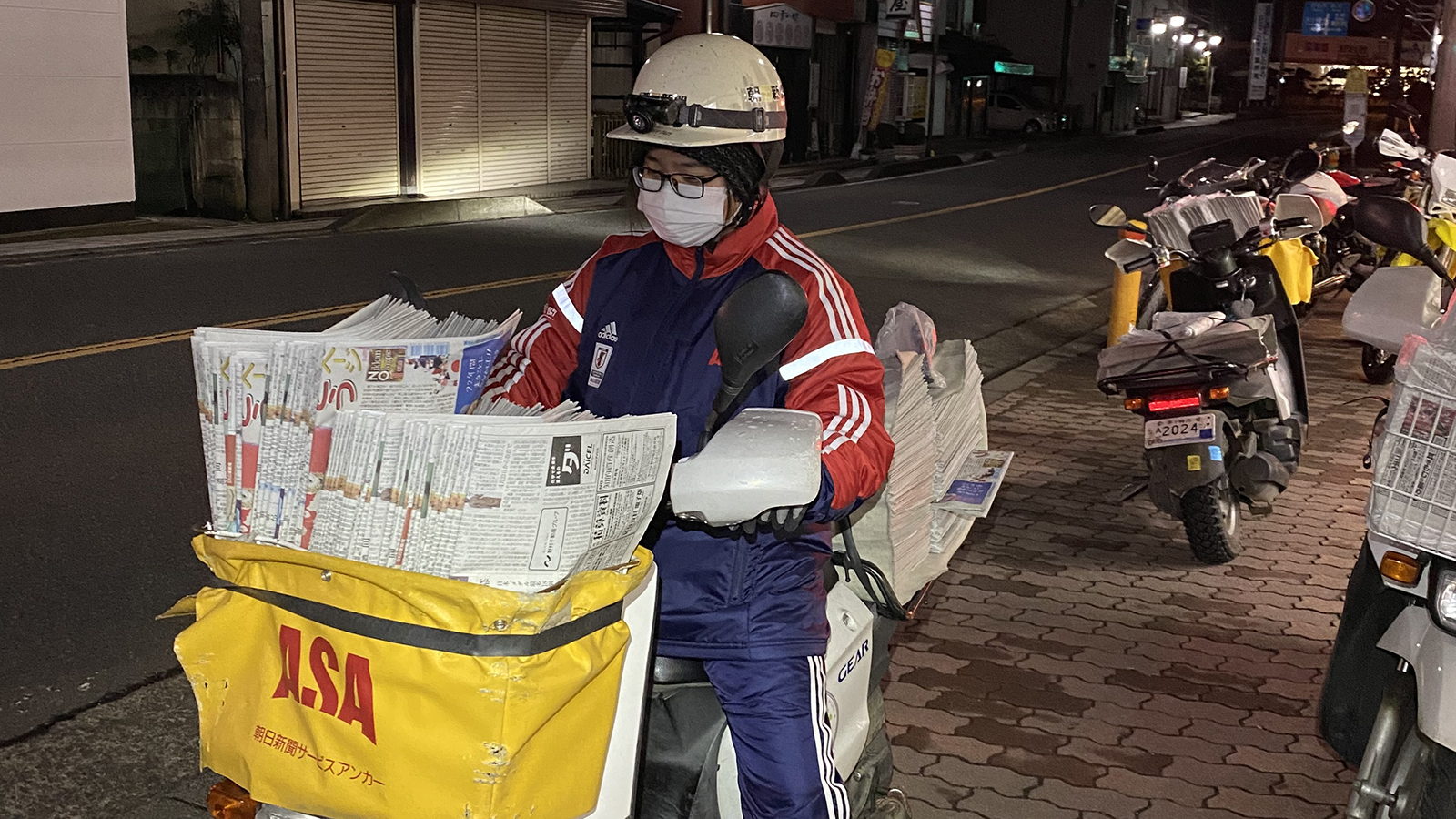 Bất ngờ du học Nhật Bản bằng học bổng phát báo - Ảnh 1. Bất ngờ du học Nhật Bản bằng học bổng phát báo - Ảnh 1.
