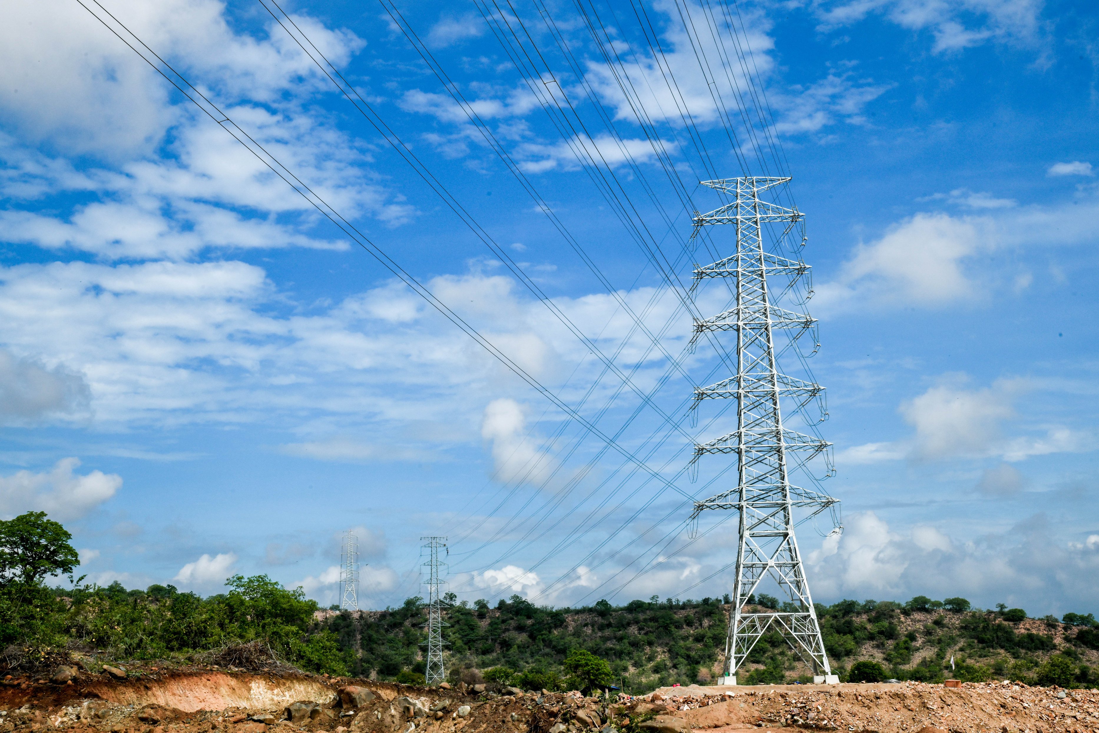 Bị cắt giảm 40% công suất của nhà máy điện mặt trời lớn nhất Việt Nam, Trung Nam nói gì? - Ảnh 2. Bị cắt giảm 40% công suất của nhà máy điện mặt trời lớn nhất Việt Nam, Trung Nam nói gì? - Ảnh 2.