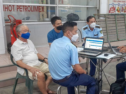 Cây xăng ở Cần Thơ chỉ bán cho xe máy 40.000 đồng, ôtô 200.000 đồng - Ảnh 1. Cây xăng ở Cần Thơ chỉ bán cho xe máy 40.000 đồng, ôtô 200.000 đồng - Ảnh 1.