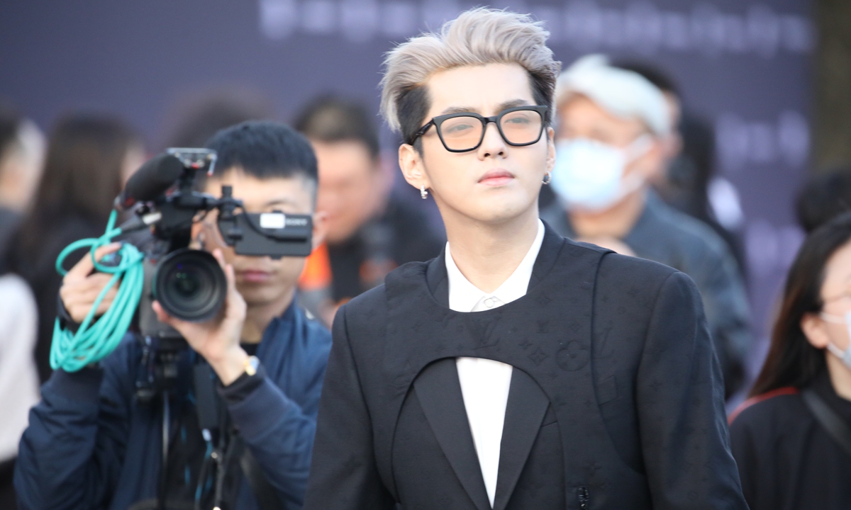 Rộ tin Ngô Diệc Phàm bị tuyên 17 năm tù và bị phạt số tiền khủng - Ảnh 1. Rộ tin Ngô Diệc Phàm bị tuyên 17 năm tù và bị phạt số tiền khủng - Ảnh 1.