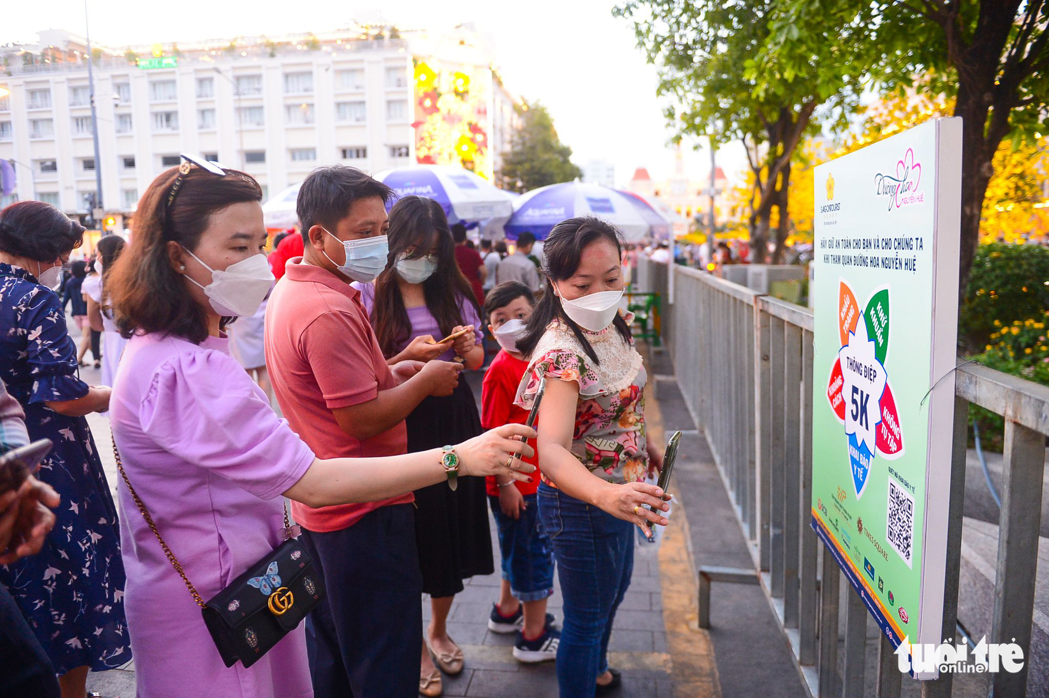 Tin COVID-19 chiều 7-2: Thêm 16.815 ca nhiễm mới, TP.HCM 76 ca - Ảnh 1. Tin COVID-19 chiều 7-2: Thêm 16.815 ca nhiễm mới, TP.HCM 76 ca - Ảnh 1.