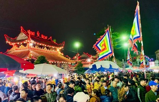 2 năm xa cách, nhớ ơi là nhớ chợ Viềng cầu may - Ảnh 1.