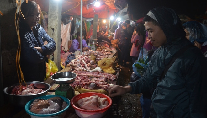 2 năm xa cách, nhớ ơi là nhớ chợ Viềng cầu may - Ảnh 3.